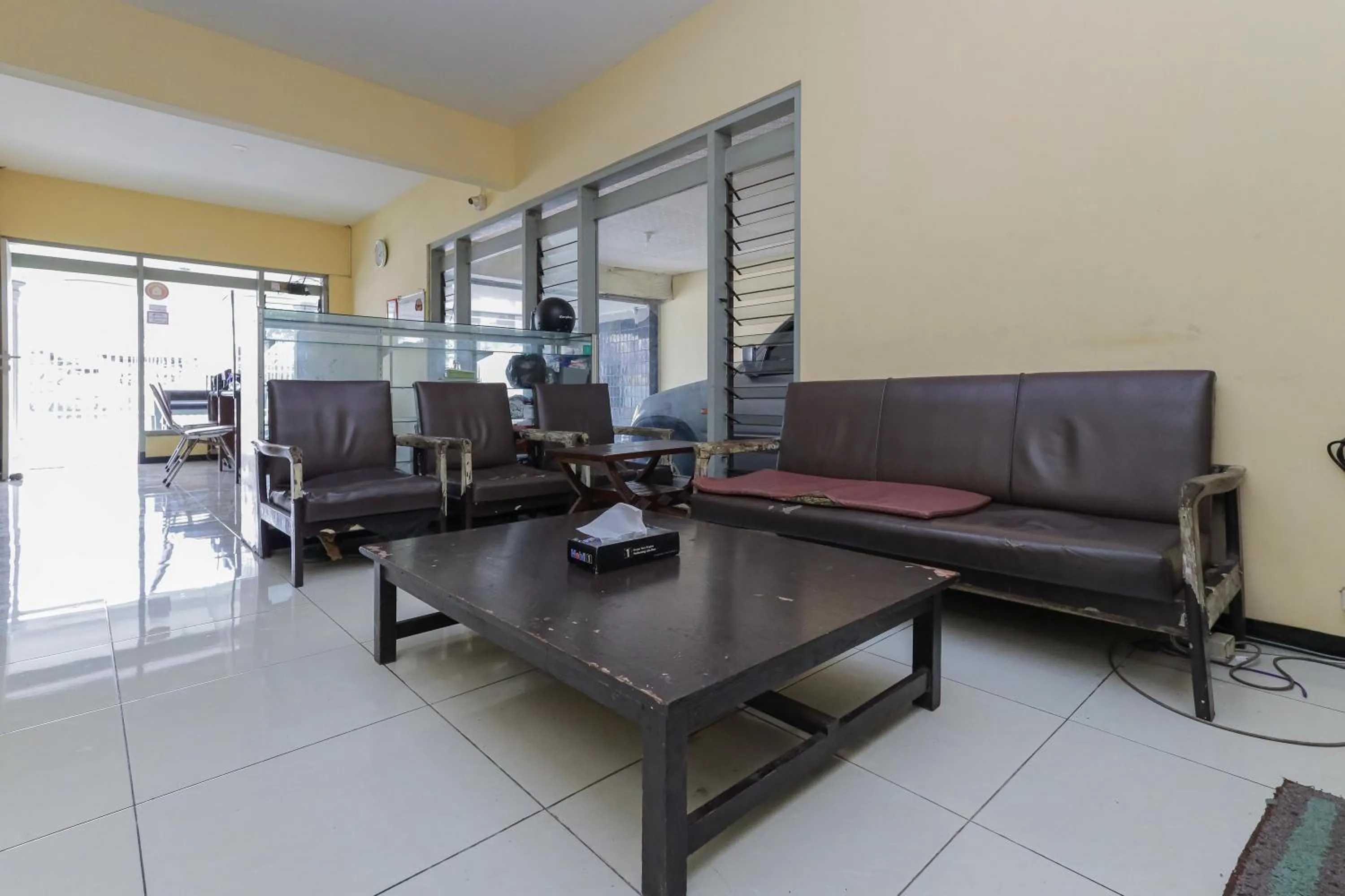 Living room in RedDoorz at CBR Residence Blimbing