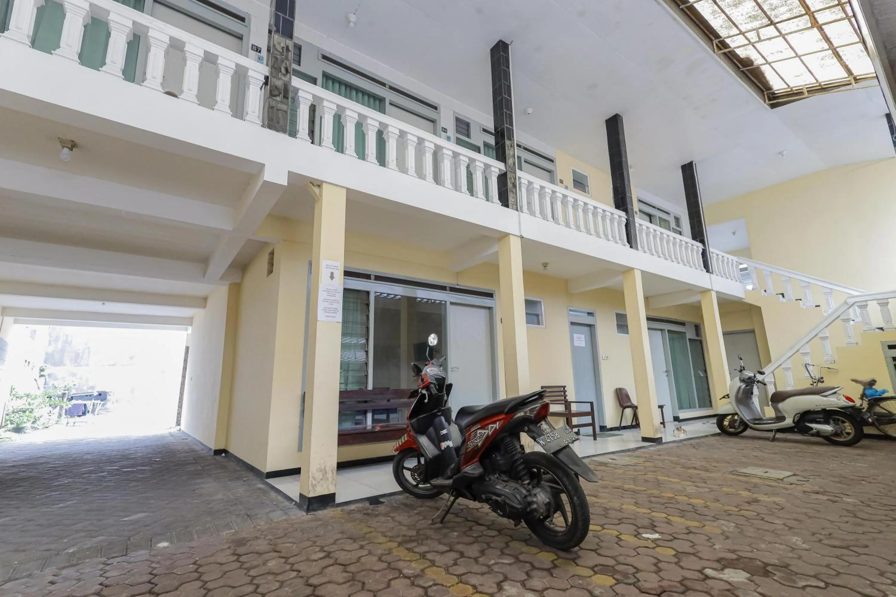 Parking in RedDoorz at CBR Residence Blimbing