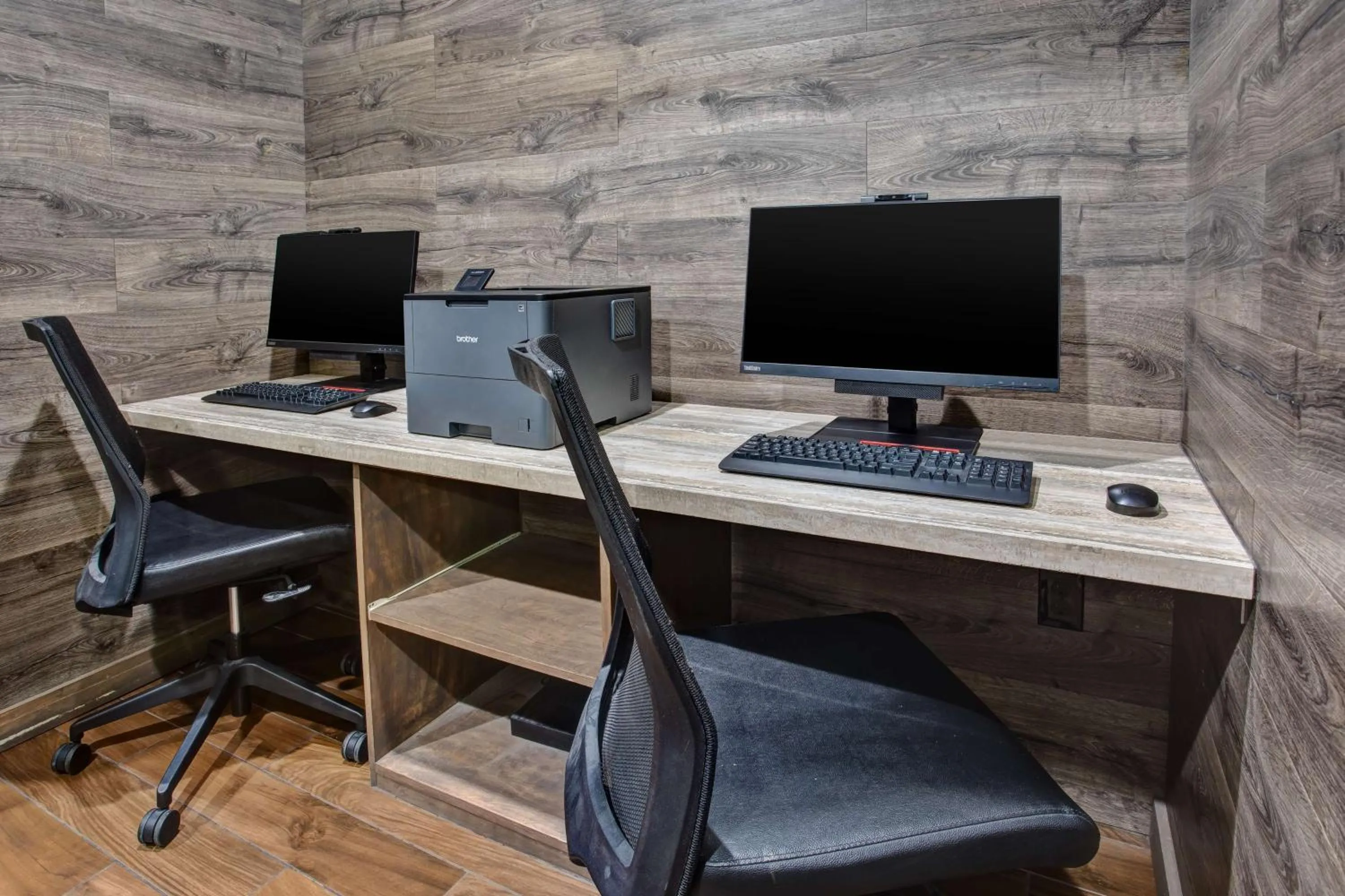 Business facilities in Hampton Inn & Suites By Hilton- Newark Airport Elizabeth