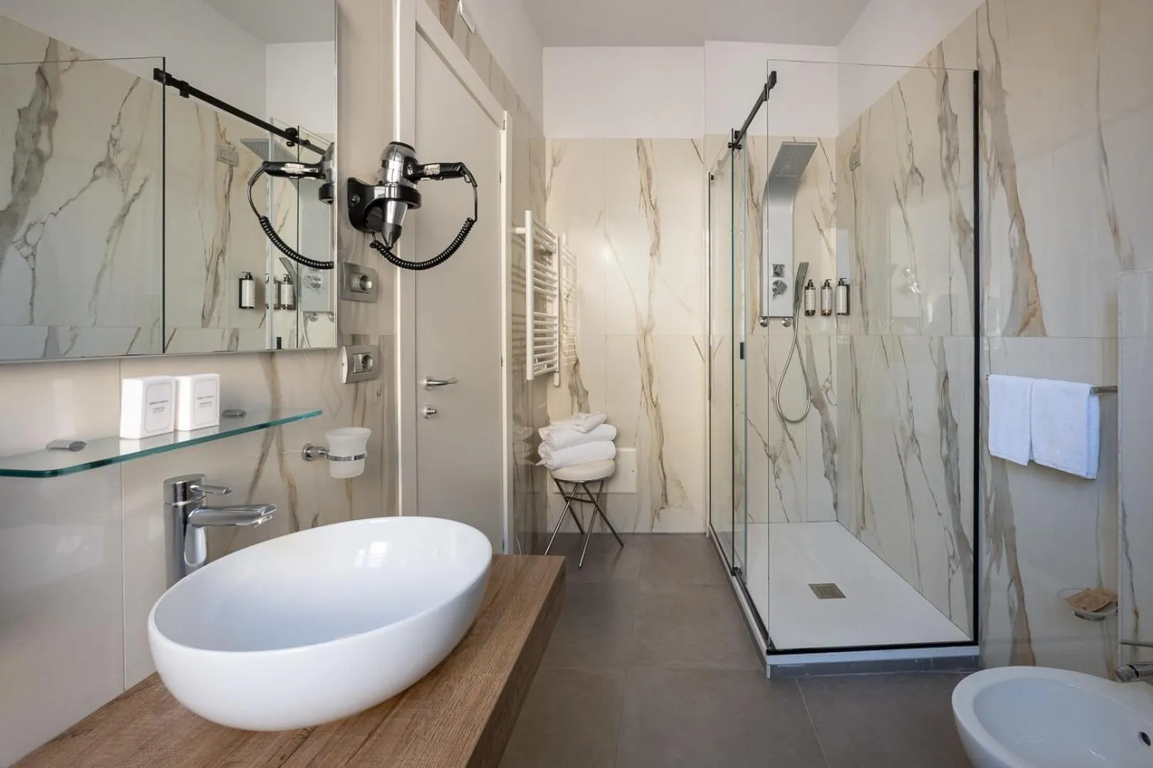 Bathroom in Hotel Caravita