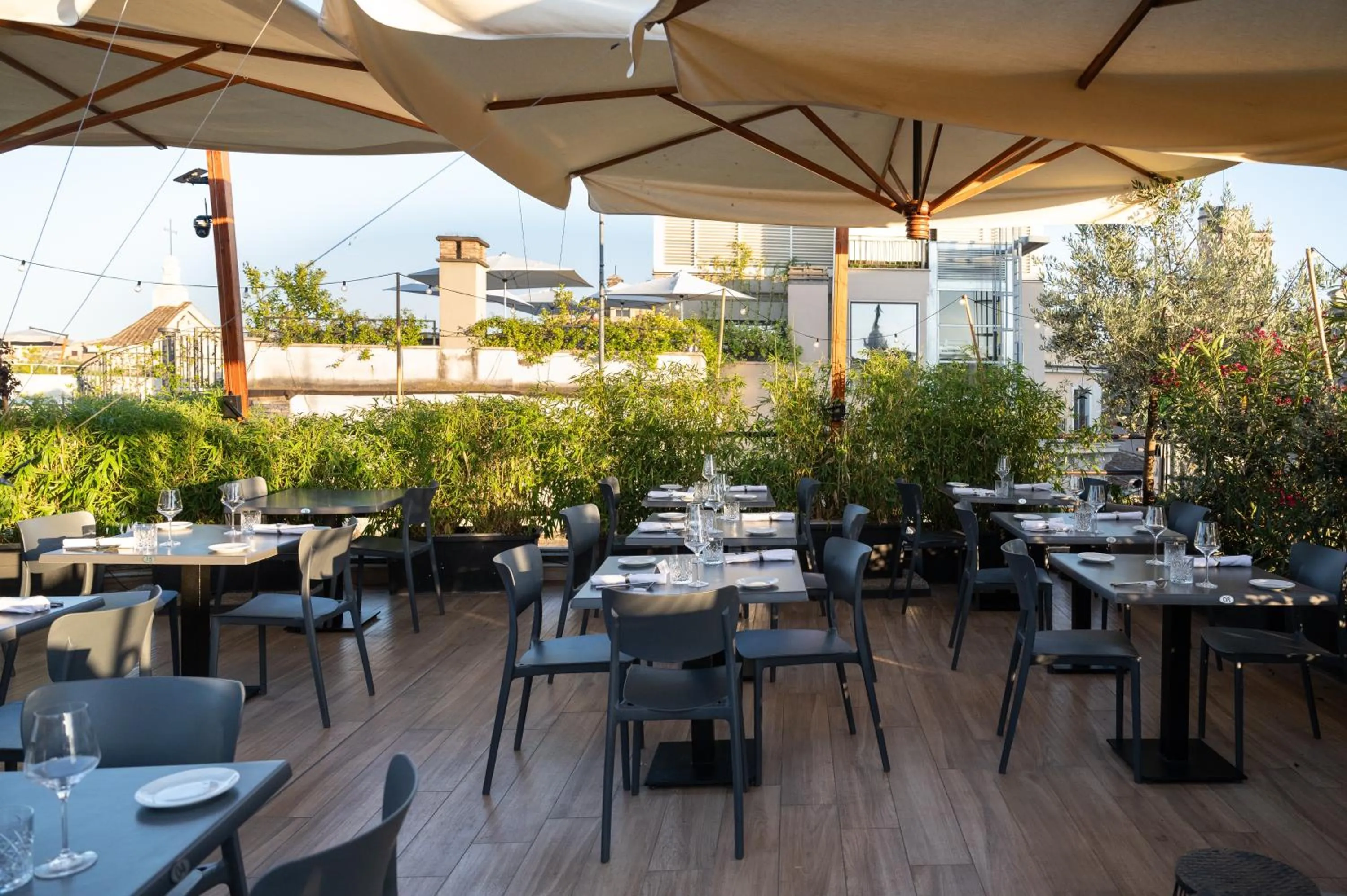 Restaurant/places to eat in Hotel Caravita