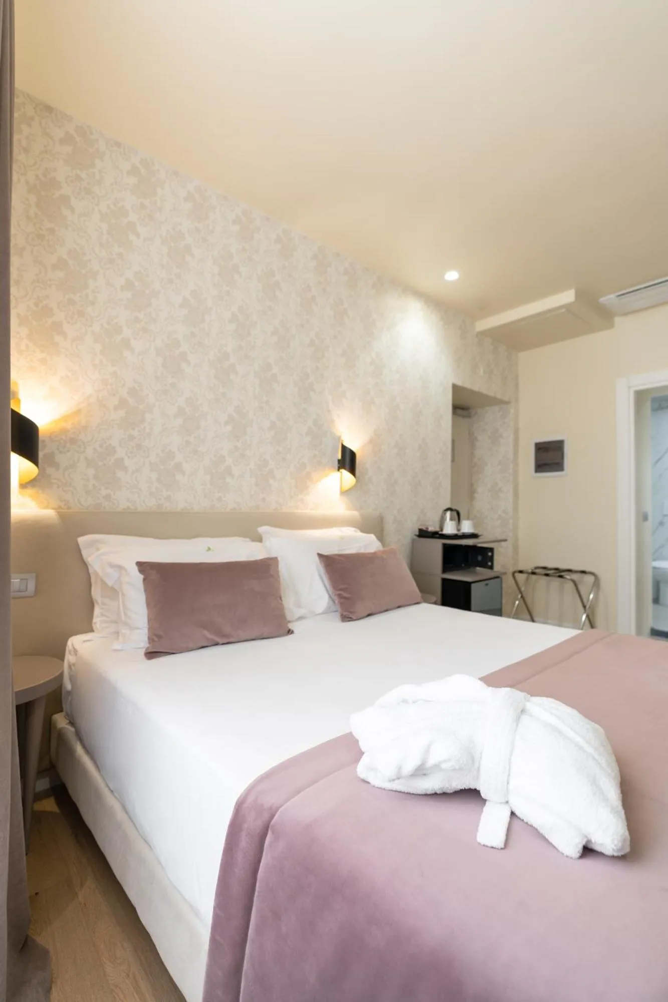 Bed in Hotel Caravita