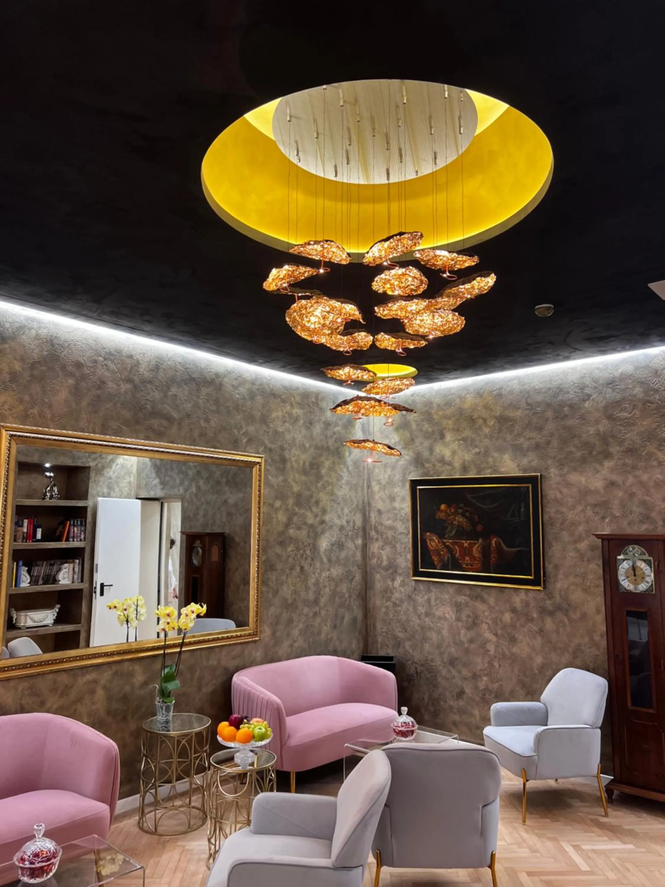 Communal lounge/ TV room in Hotel Caravita