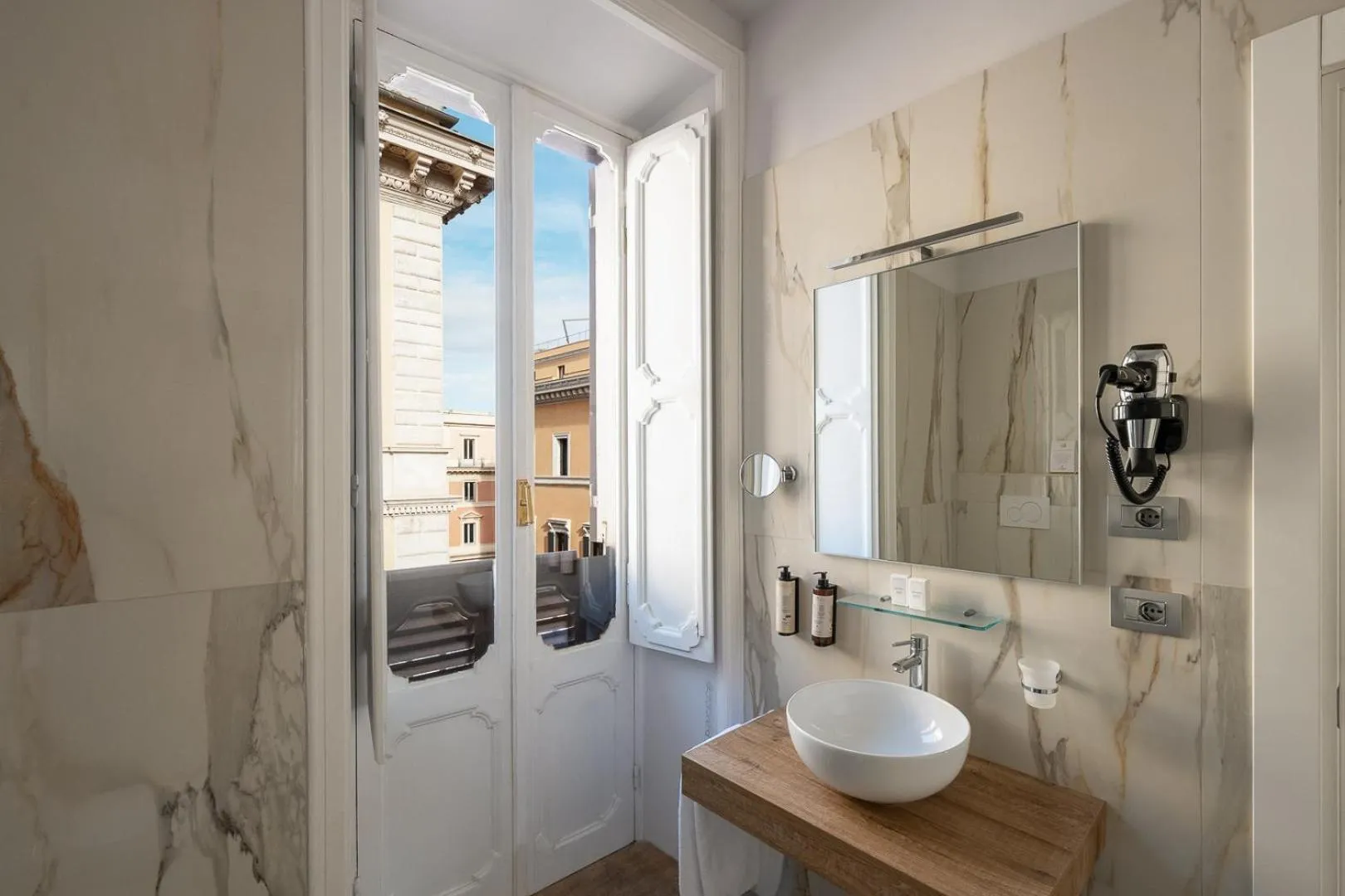 Bathroom in Hotel Caravita