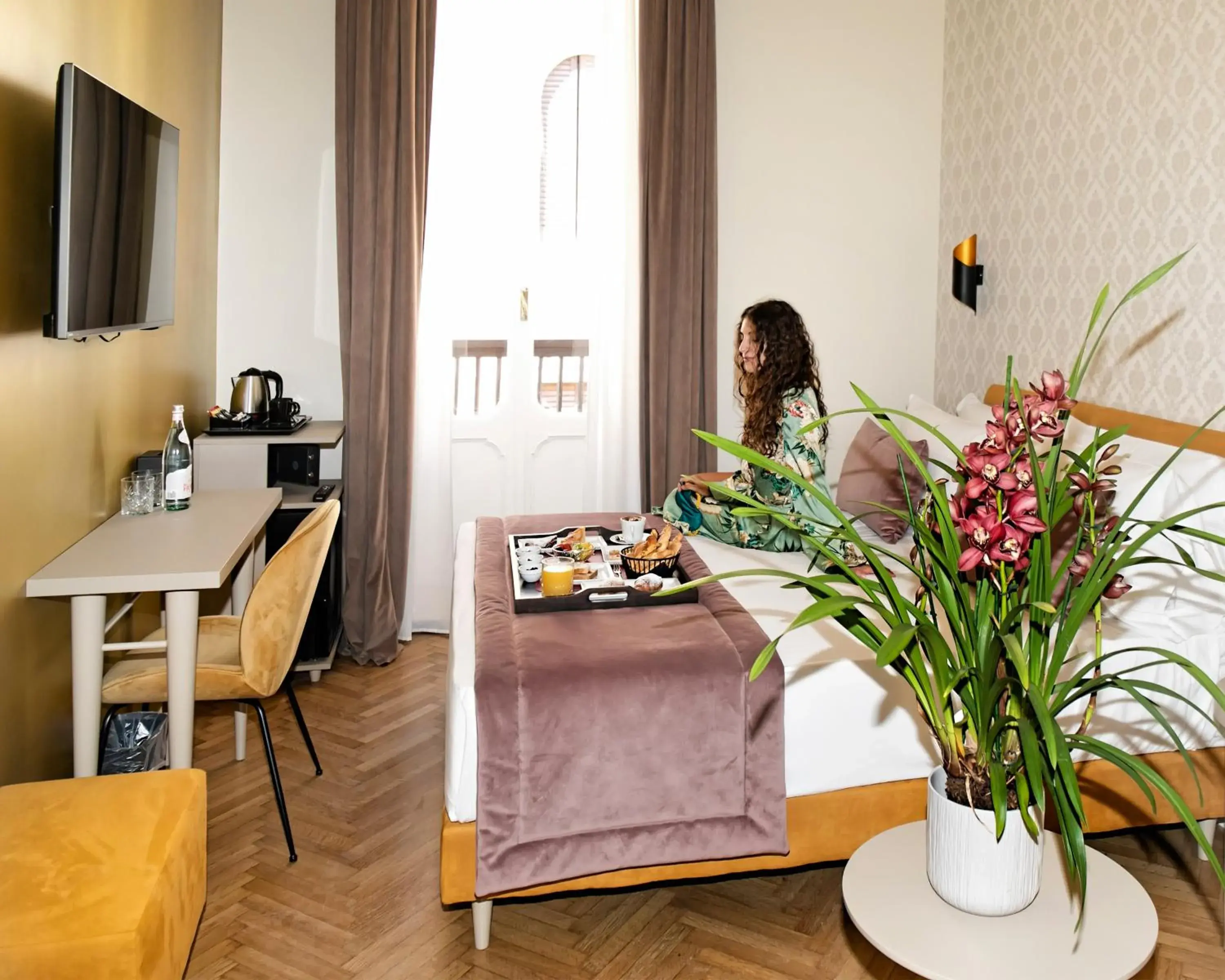 Double Room in Hotel Caravita Double Room in Hotel Caravita