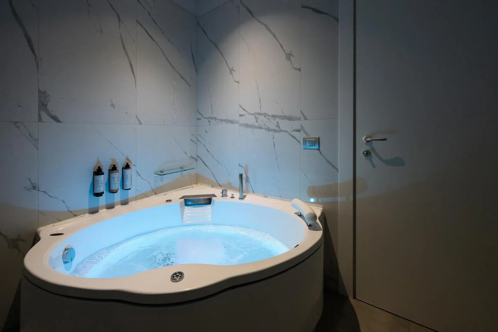 Hot Tub in Hotel Caravita