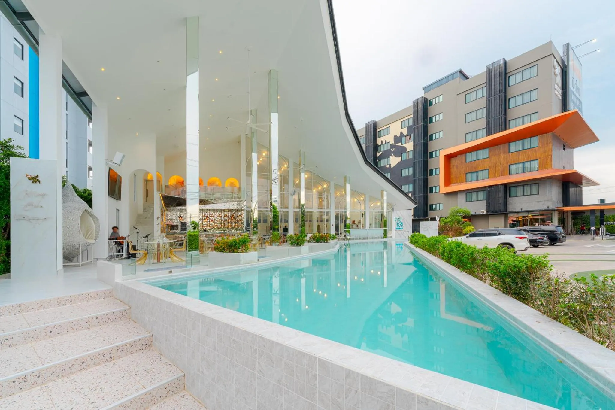 Swimming pool in Moose Hotel Chiangmai