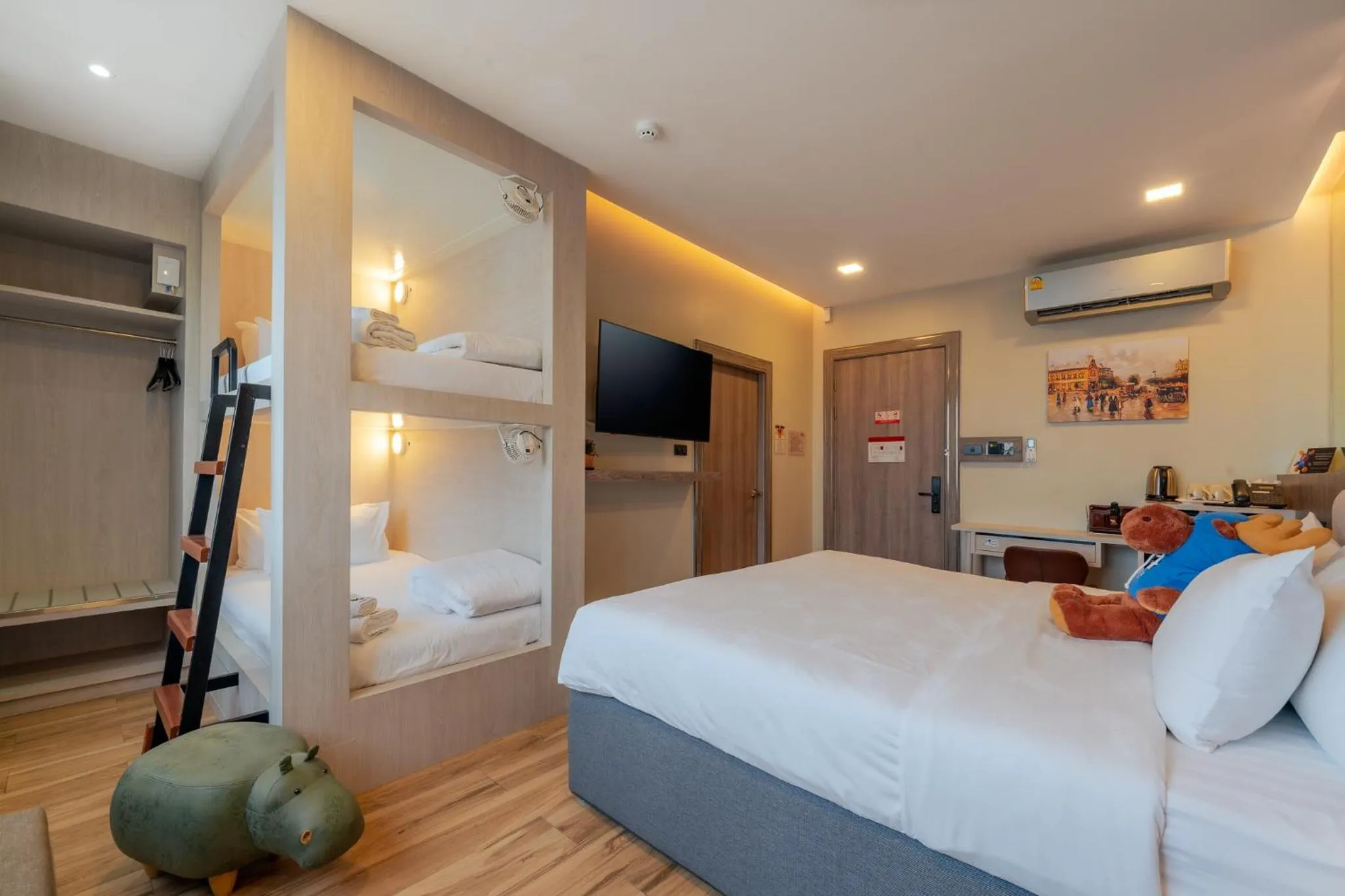 Bed in Moose Hotel Chiangmai