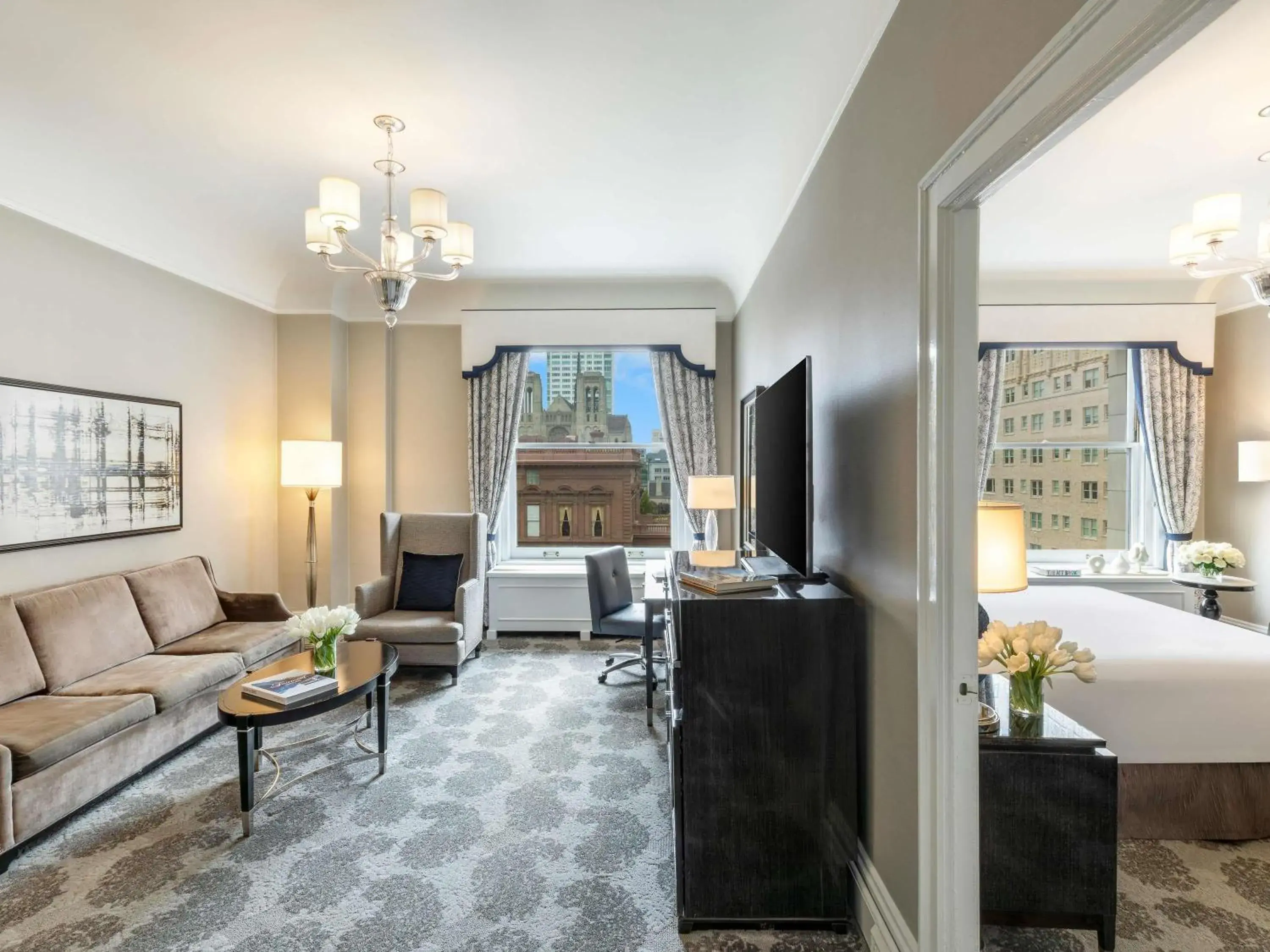 One-Bedroom Queen Suite with Sofa Bed and Balcony in Fairmont San Francisco One-Bedroom Queen Suite with Sofa Bed and Balcony in Fairmont San Francisco