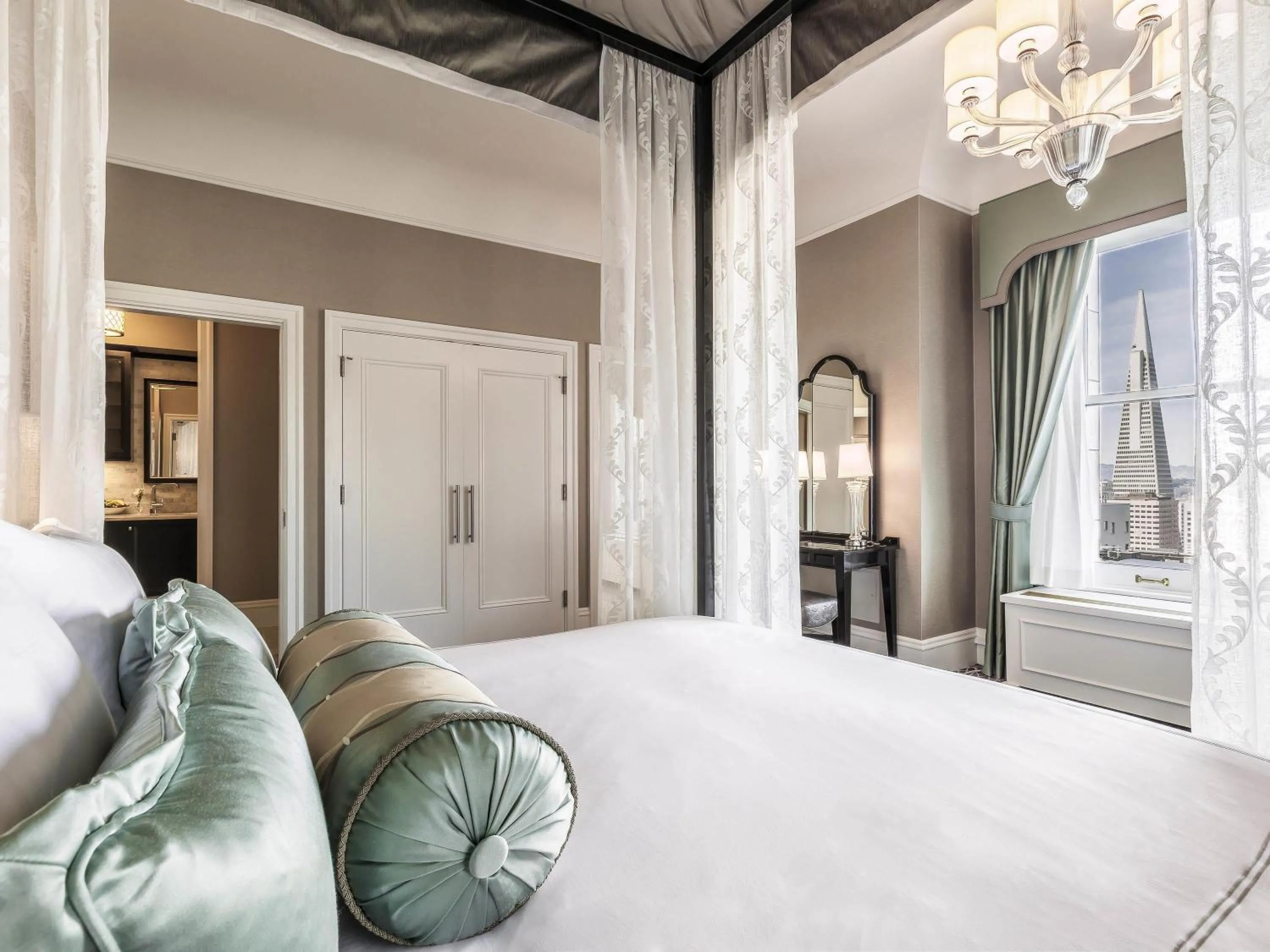 Bedroom, Bed in Fairmont San Francisco