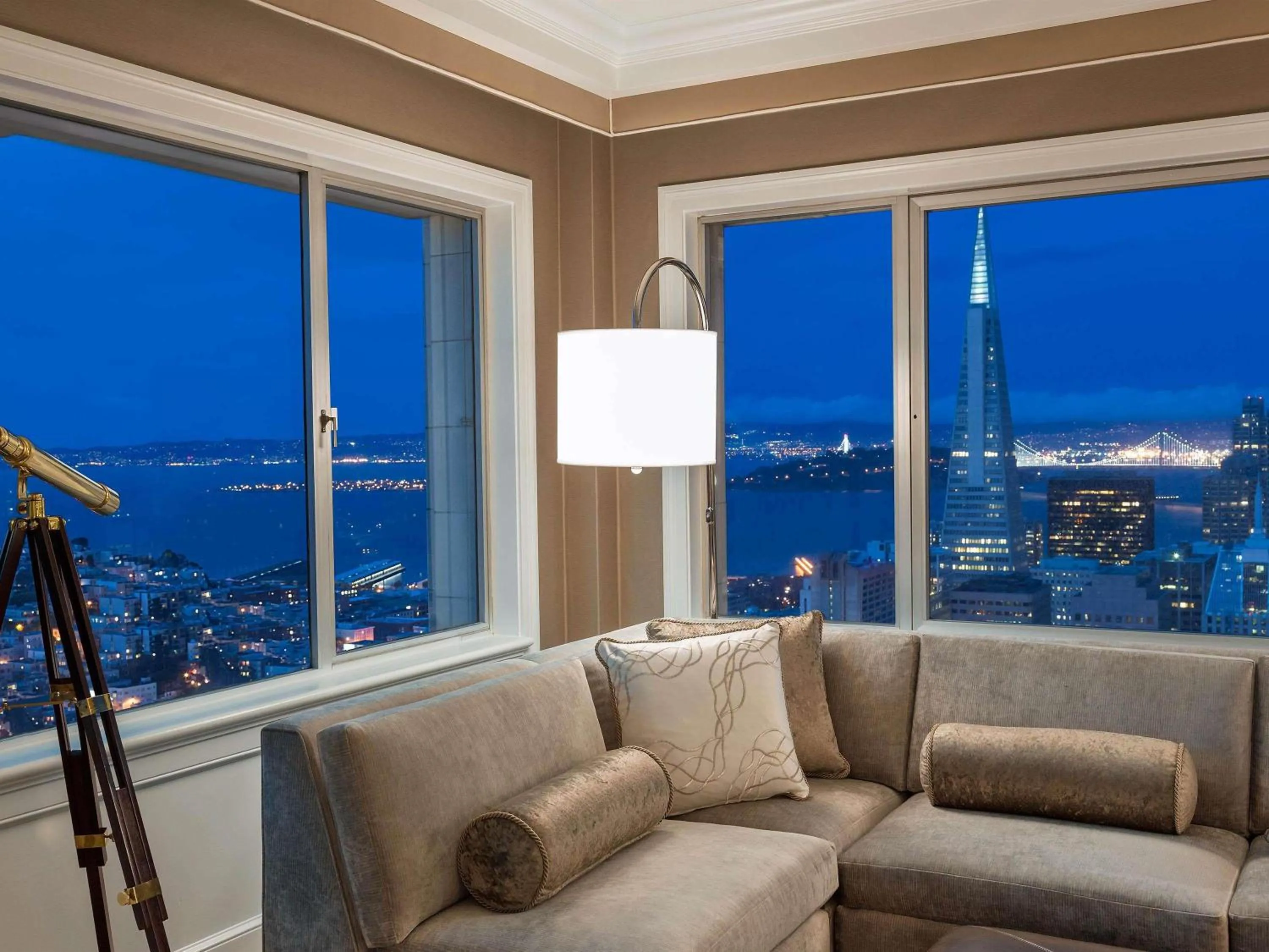 Bedroom in Fairmont San Francisco