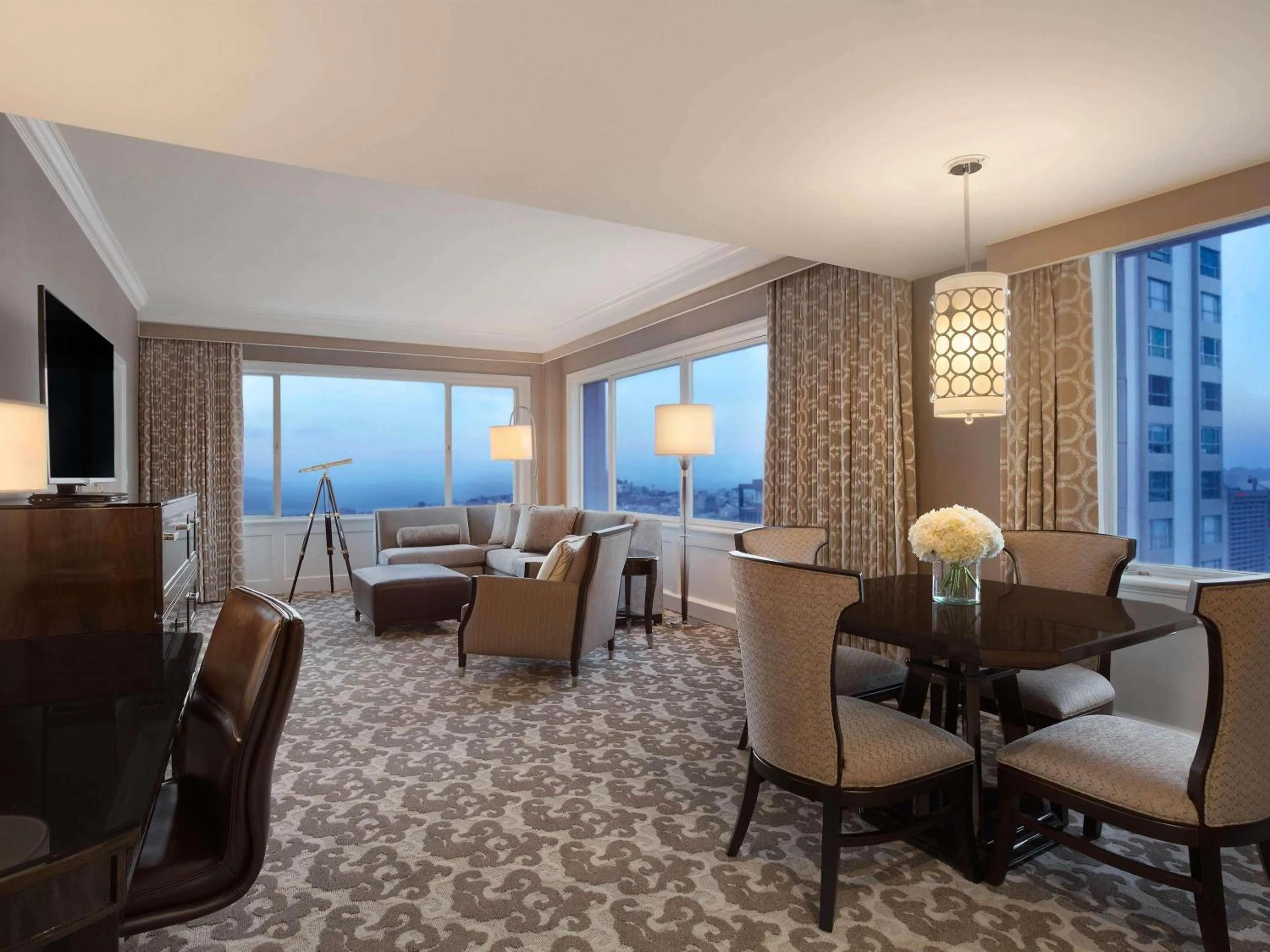 Bedroom in Fairmont San Francisco