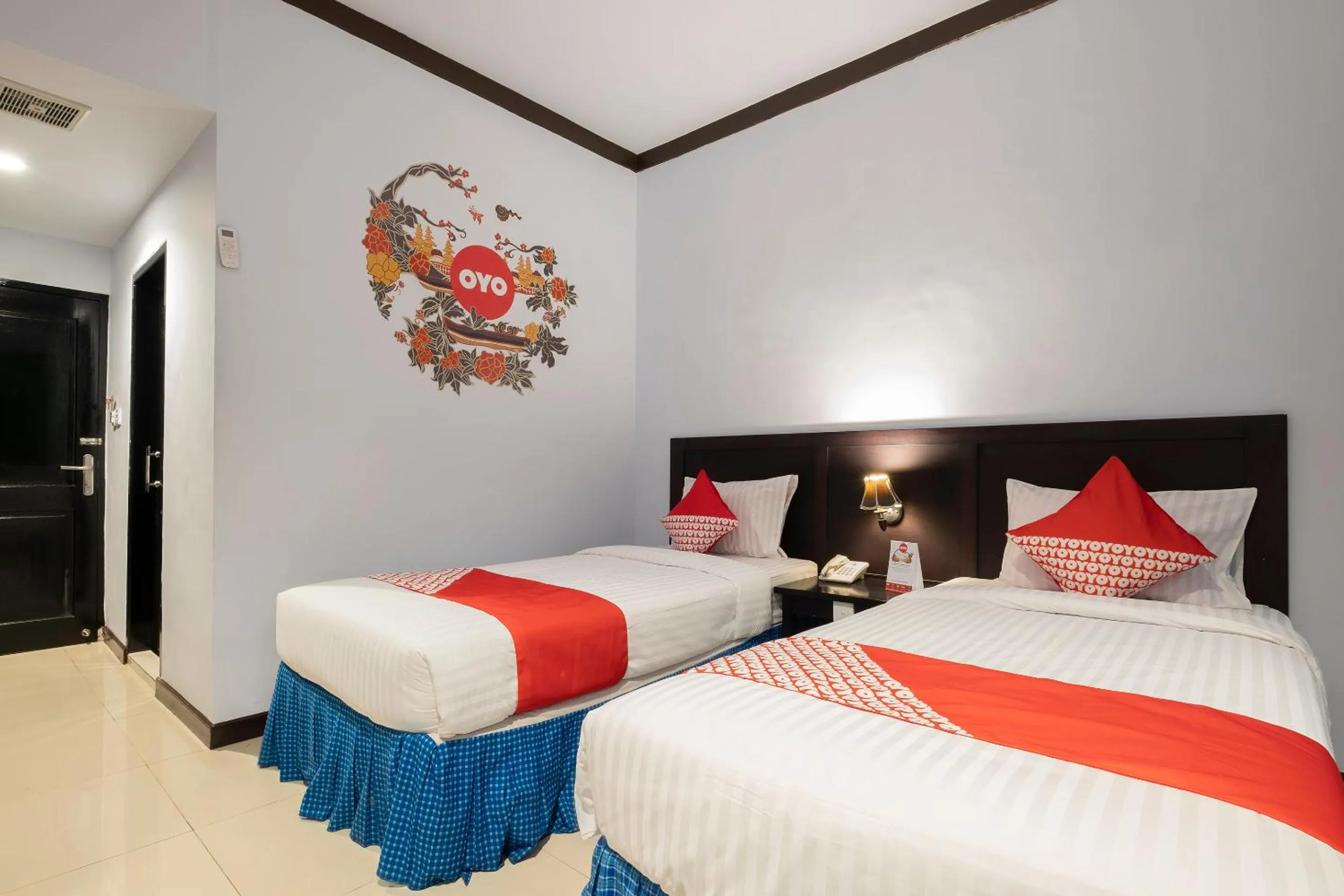 Standard Twin Room in OYO 1633 Hotel Darma Nusantara 3