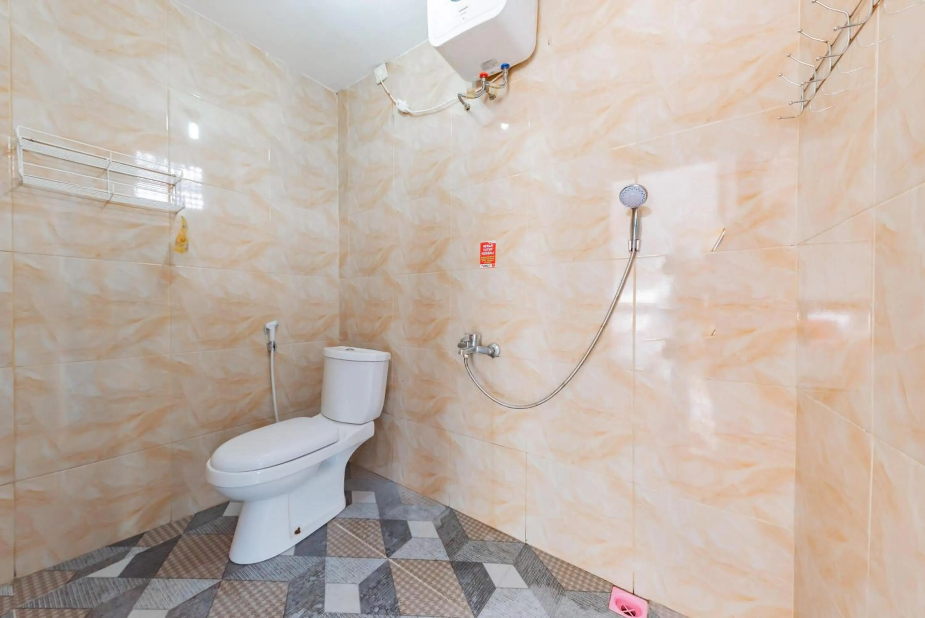 Bathroom in RedDoorz Resort Syariah @ Jaya Tirta Abadi