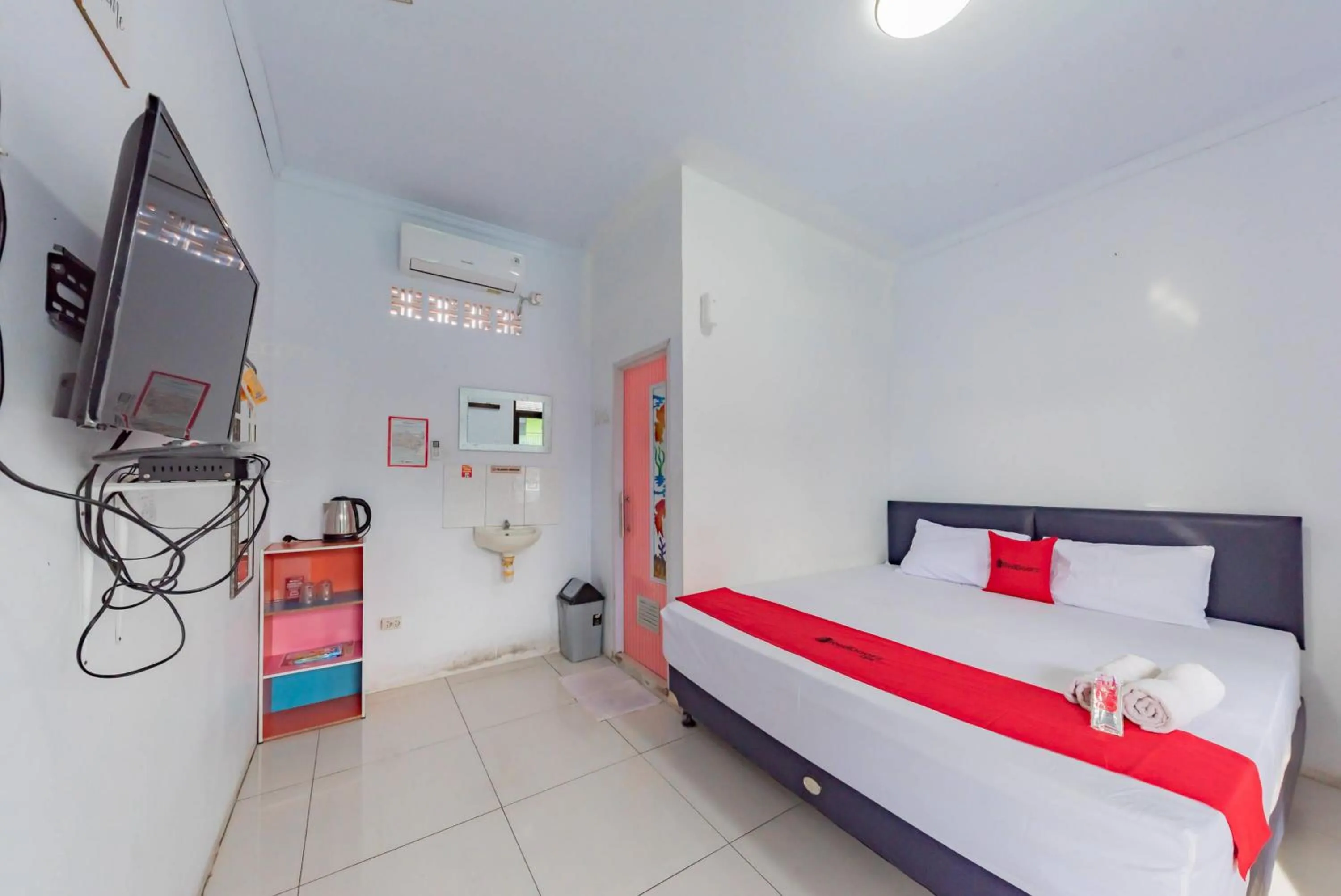 Bedroom, Bed in RedDoorz Resort Syariah @ Jaya Tirta Abadi