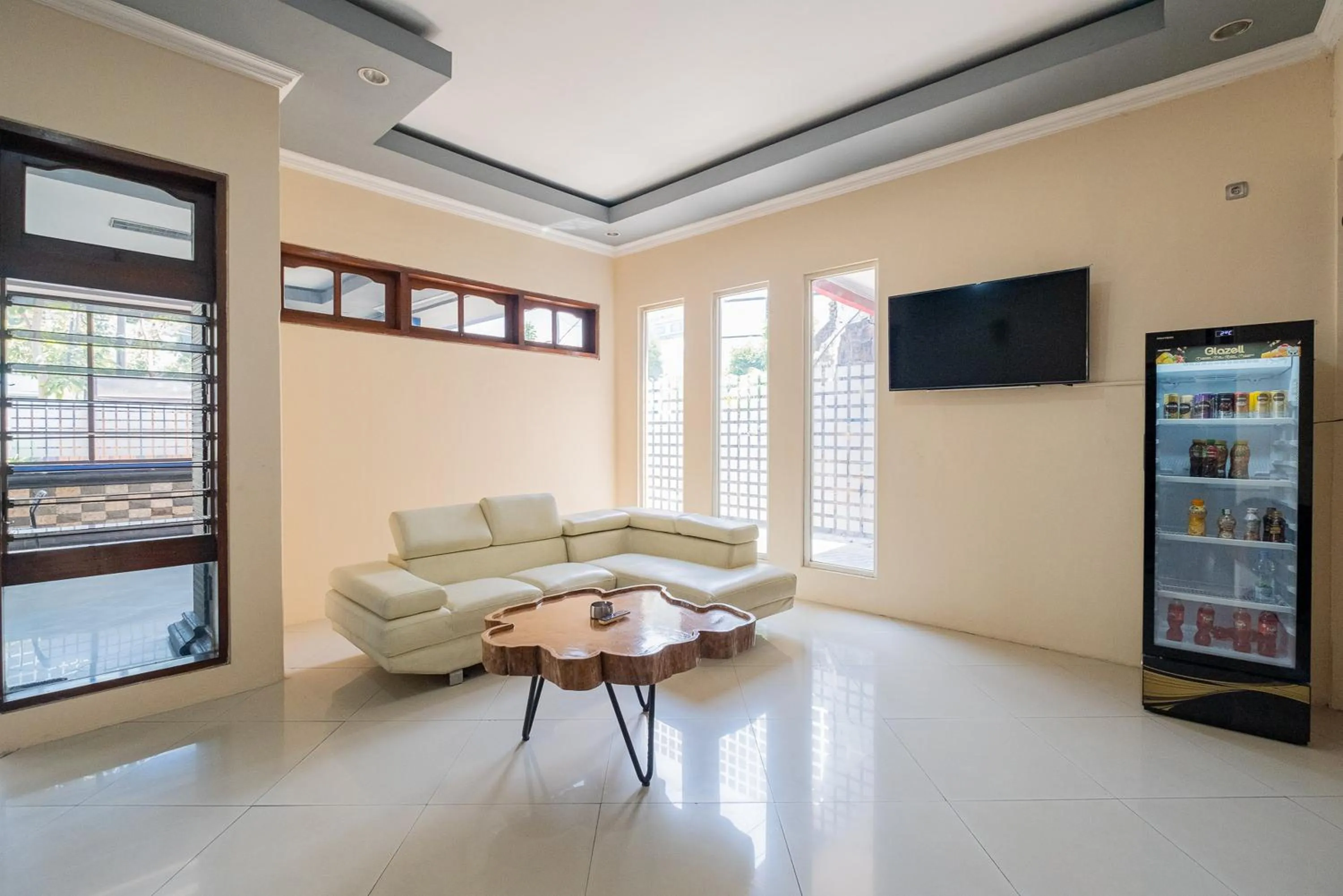 Seating area in RedDoorz near Bojonegoro Train Station