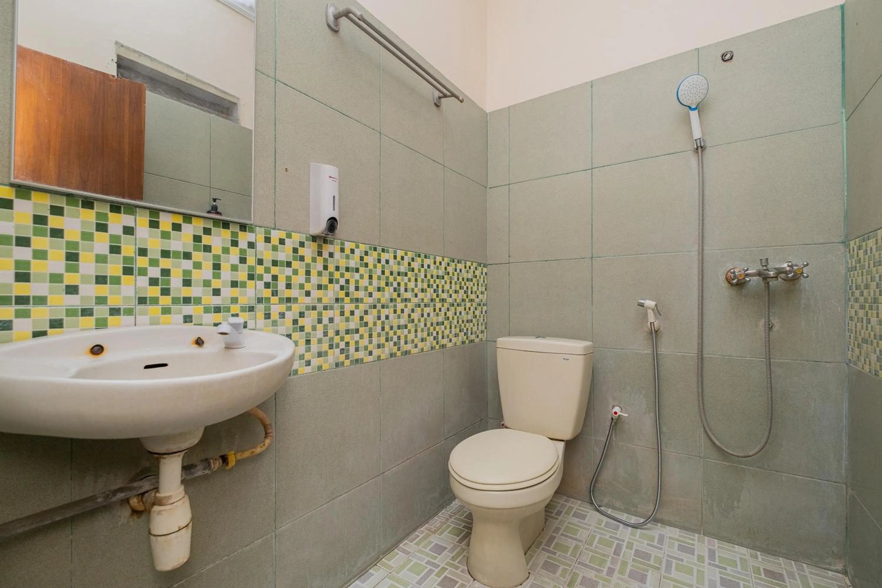 Bathroom in RedDoorz near Bojonegoro Train Station