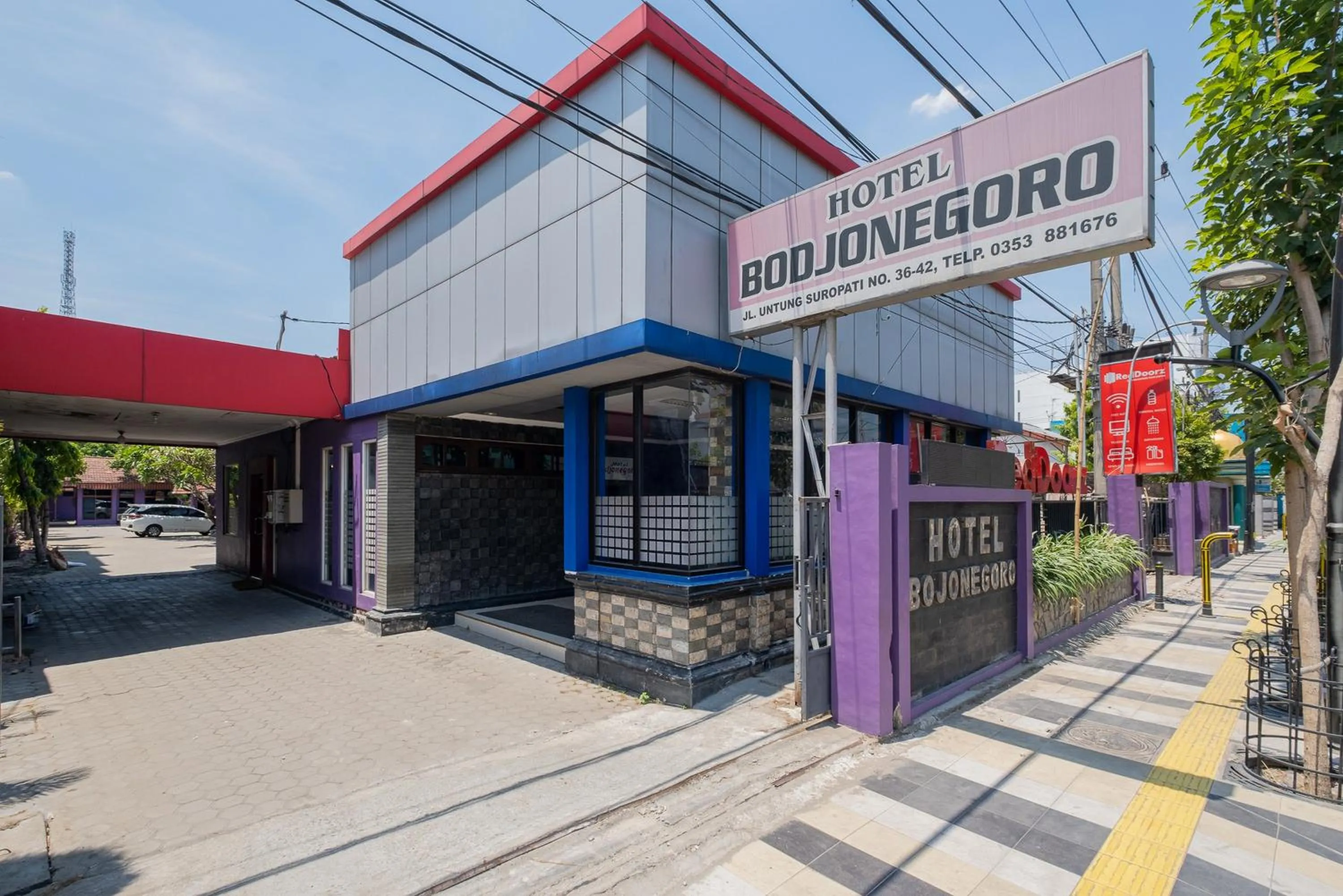 Property building in RedDoorz near Bojonegoro Train Station