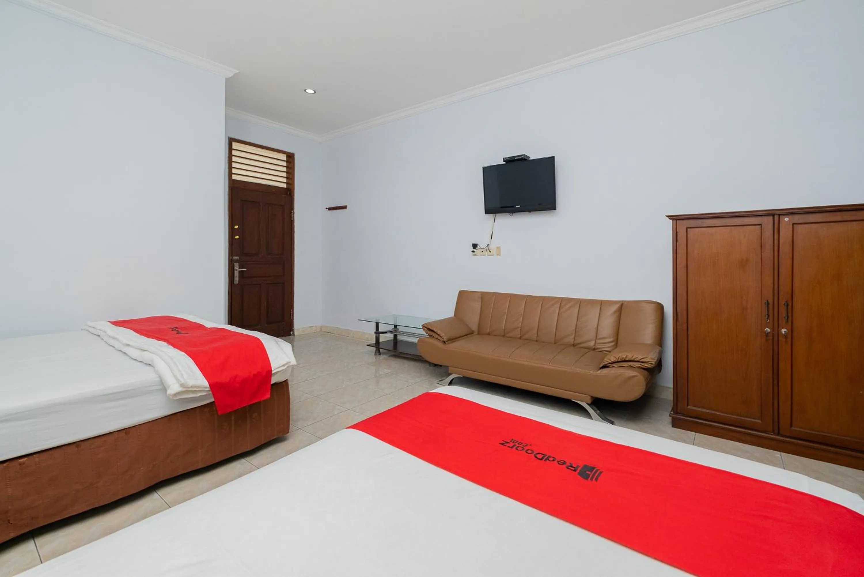 Bed in RedDoorz near Bojonegoro Train Station