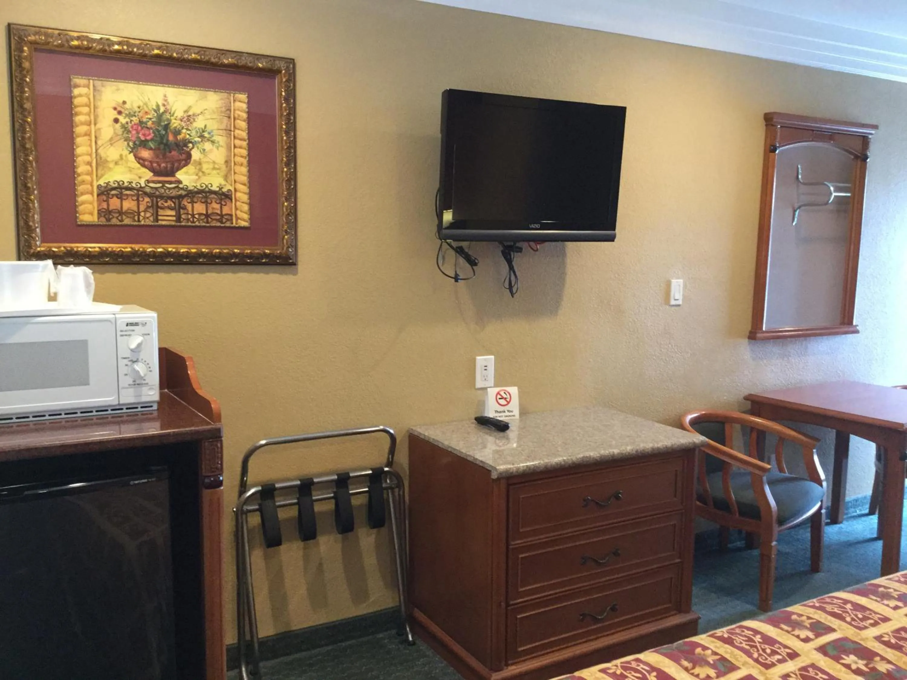 Decorative detail in Beverly Inn