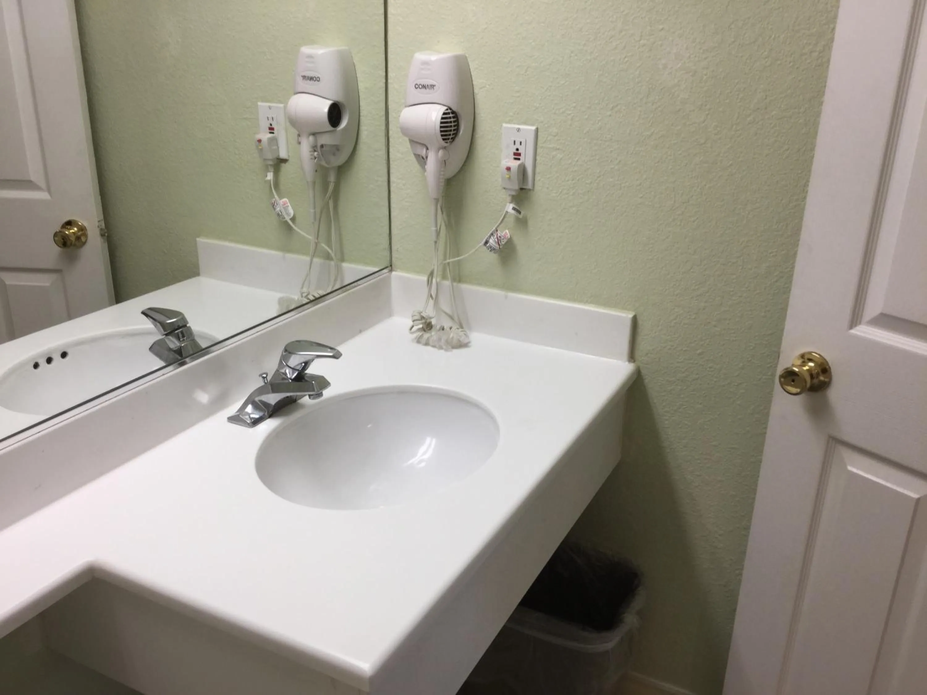 Bathroom in Beverly Inn