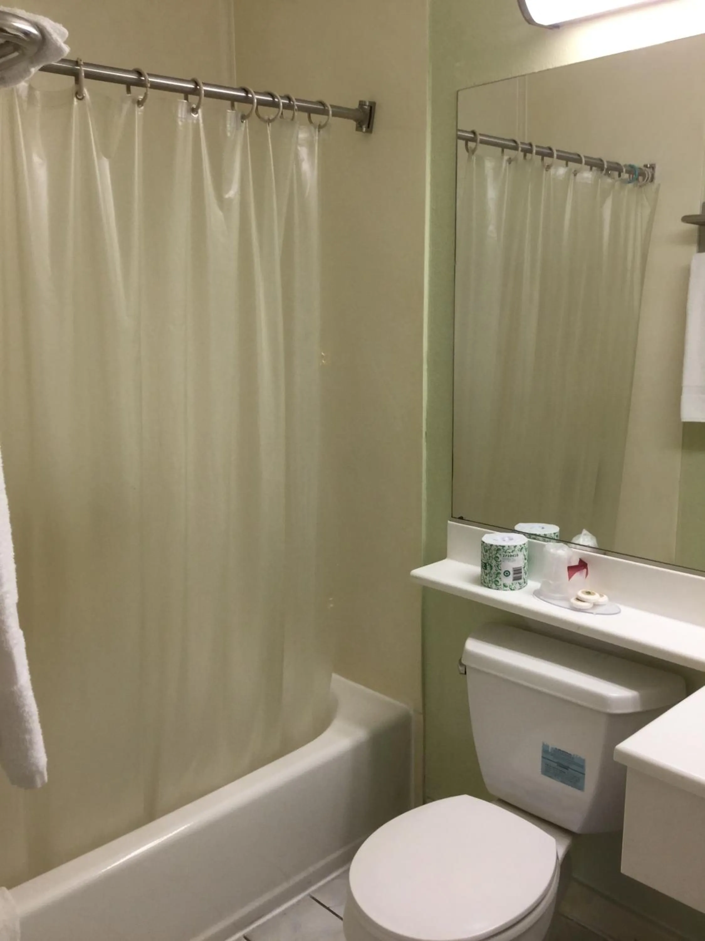 Bathroom in Beverly Inn