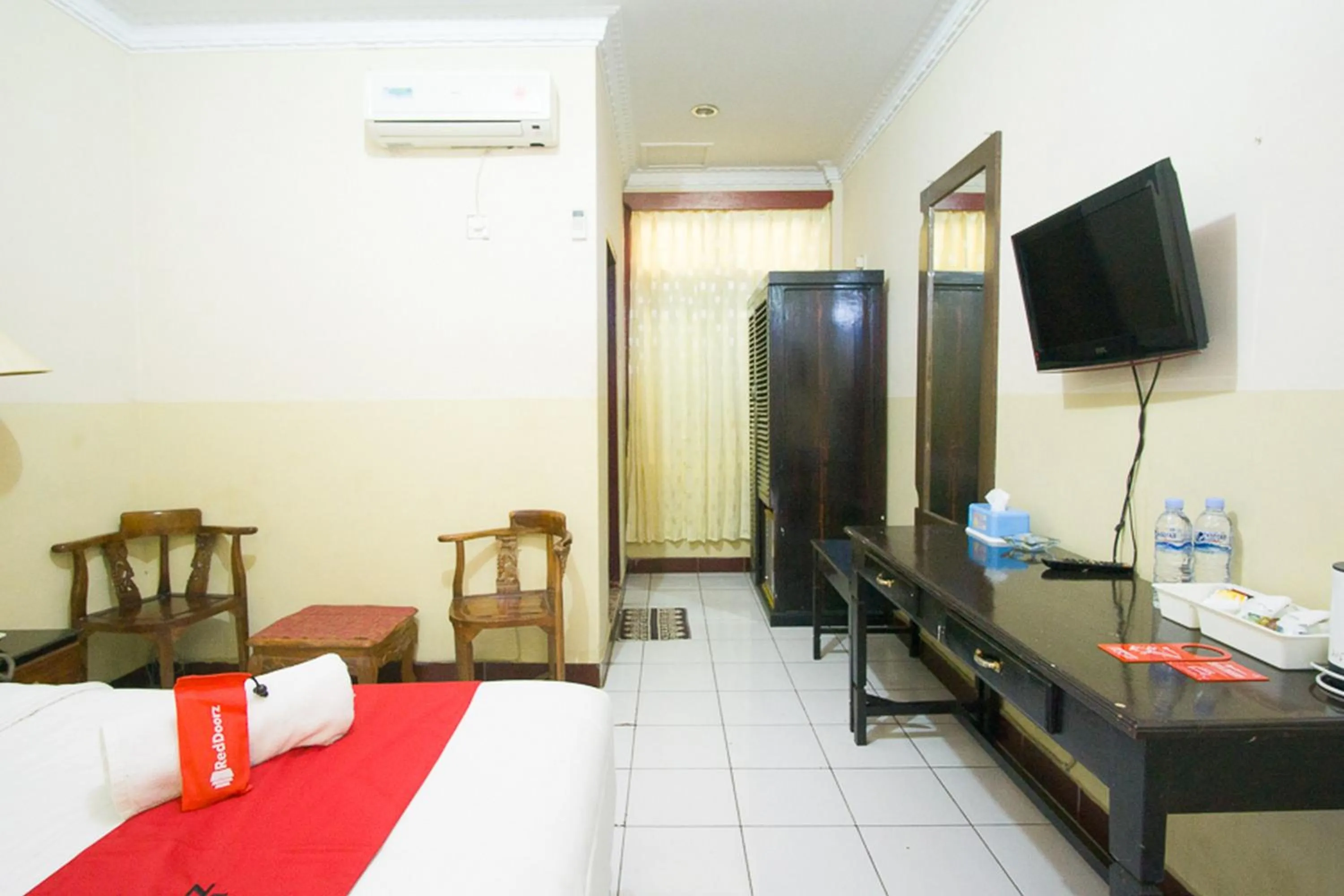 Bedroom, Bed in RedDoorz plus near Pelabuhan Bitung
