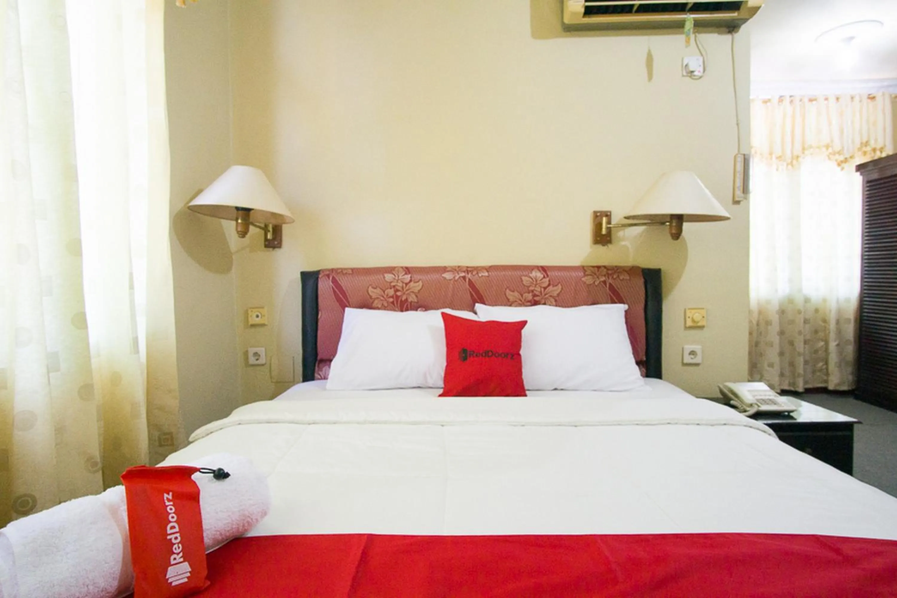 Bedroom, Bed in RedDoorz plus near Pelabuhan Bitung