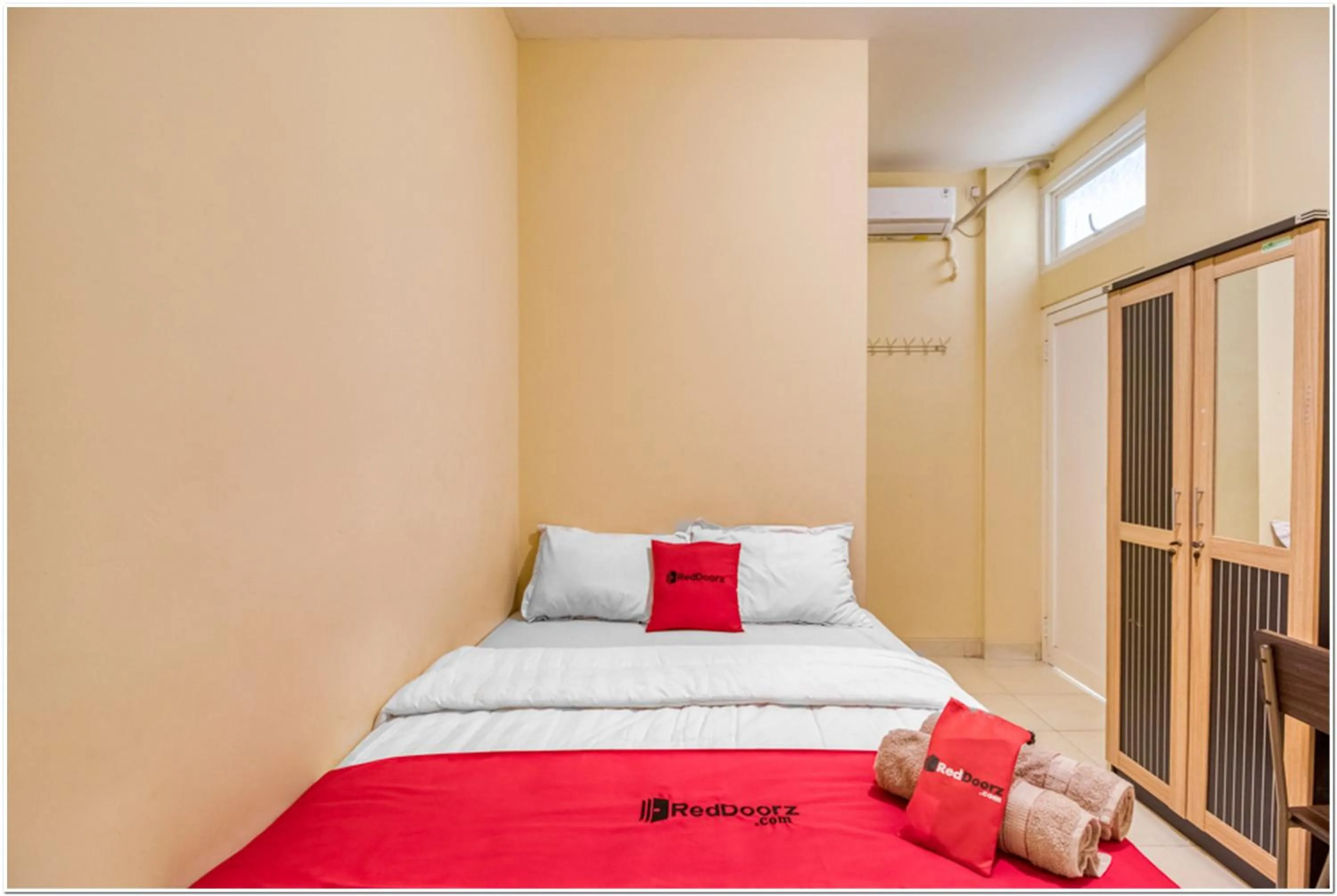 Bedroom, Bed in RedDoorz near Ramai Mall Malioboro