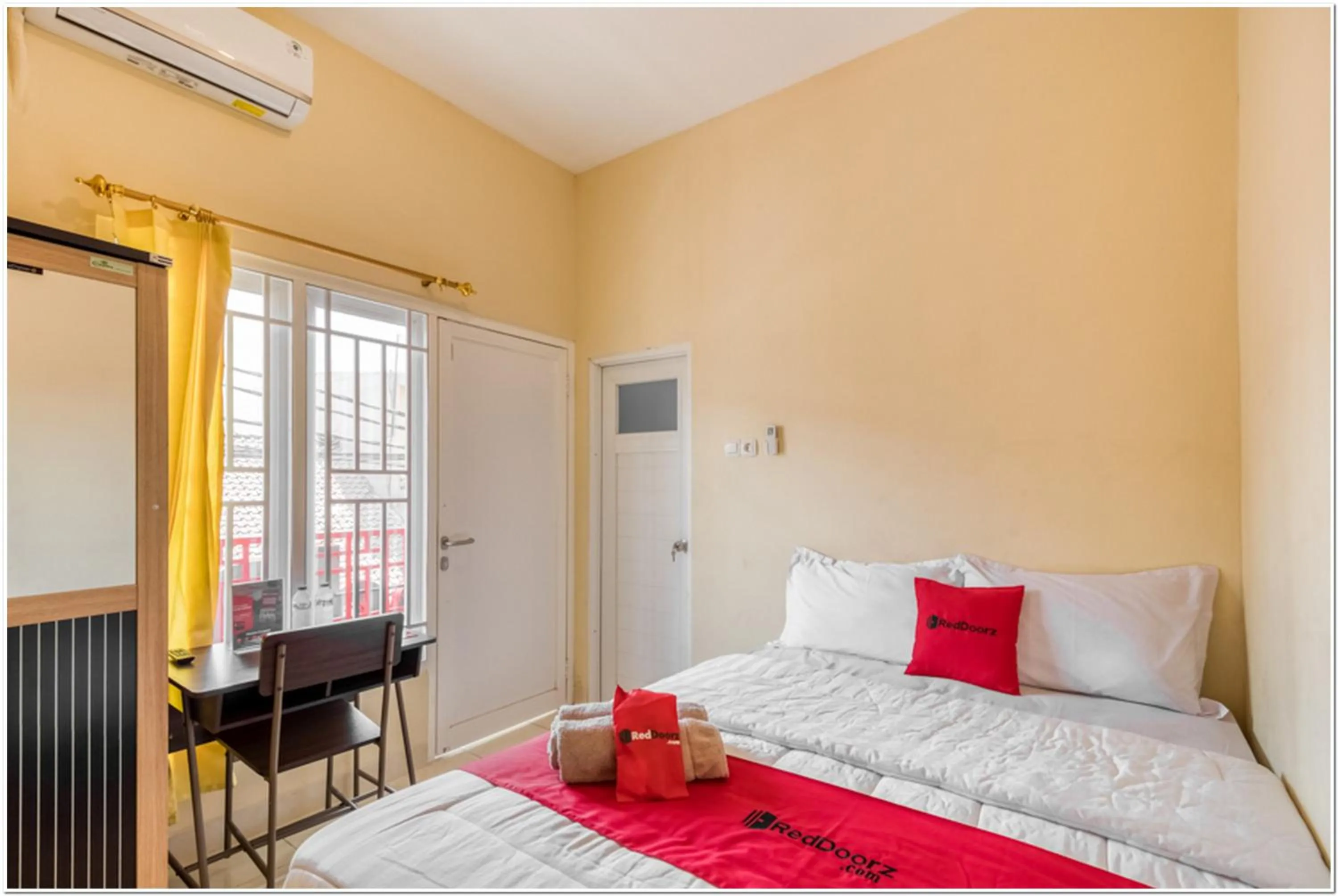 Bedroom, Bed in RedDoorz near Ramai Mall Malioboro