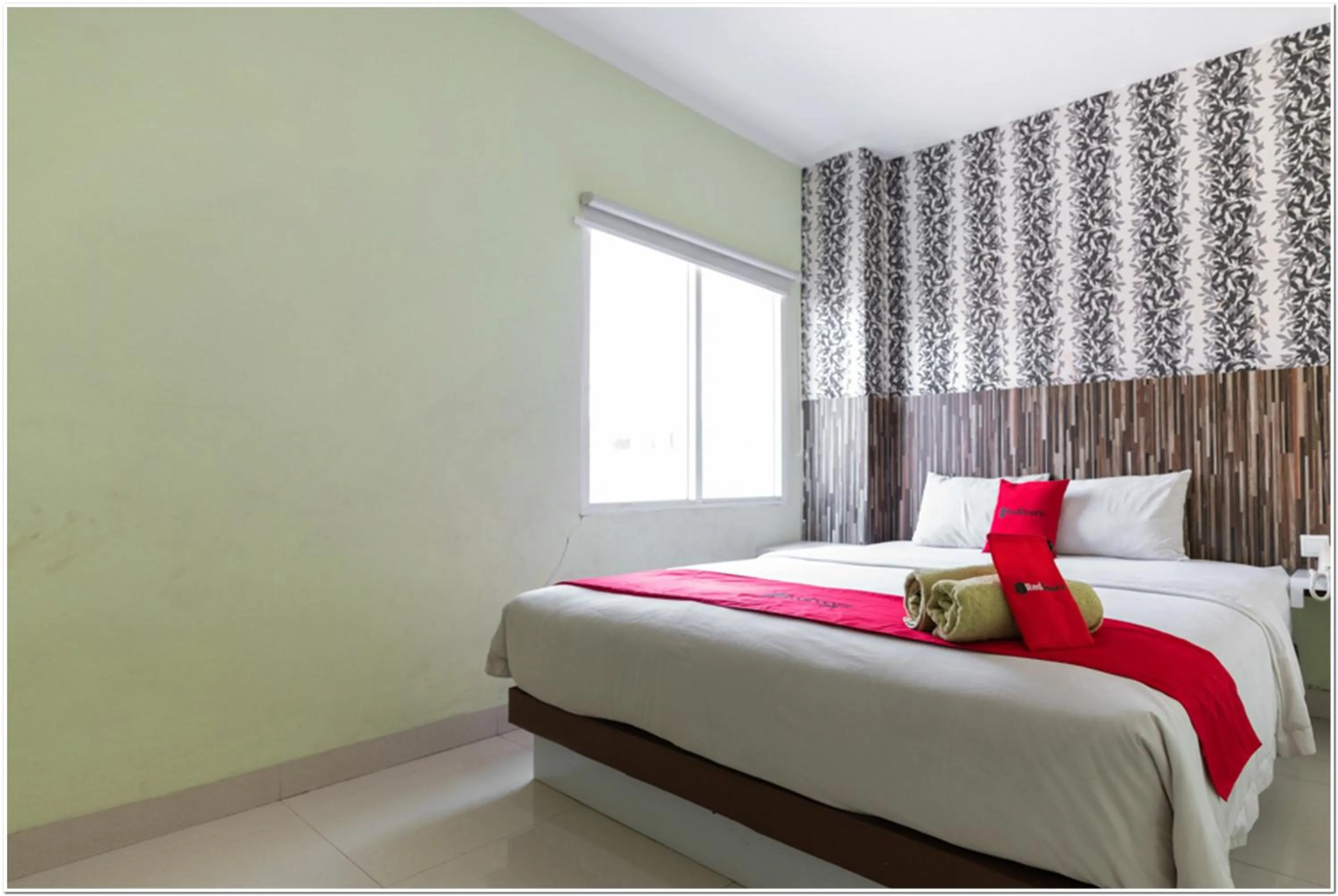 Bedroom, Bed in RedDoorz Plus at Hertasning Area Makassar