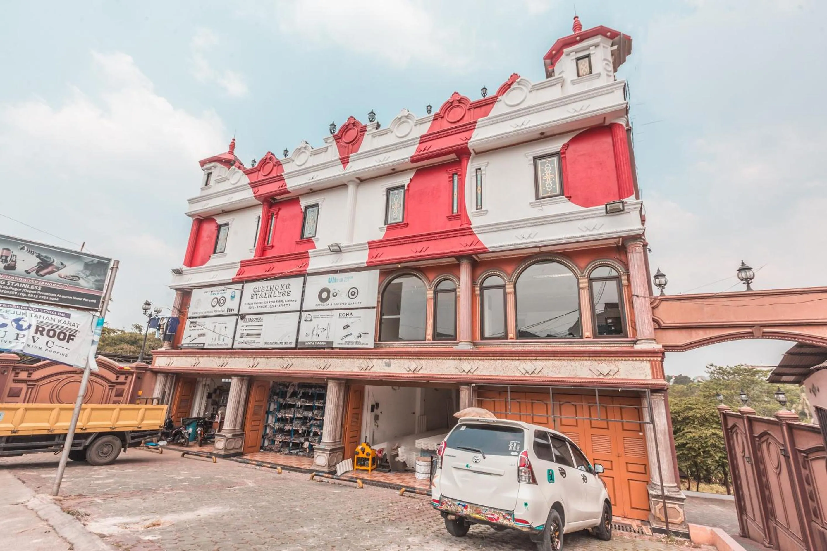 Facade/entrance in SUPER OYO 1640 Fallinda Hotel