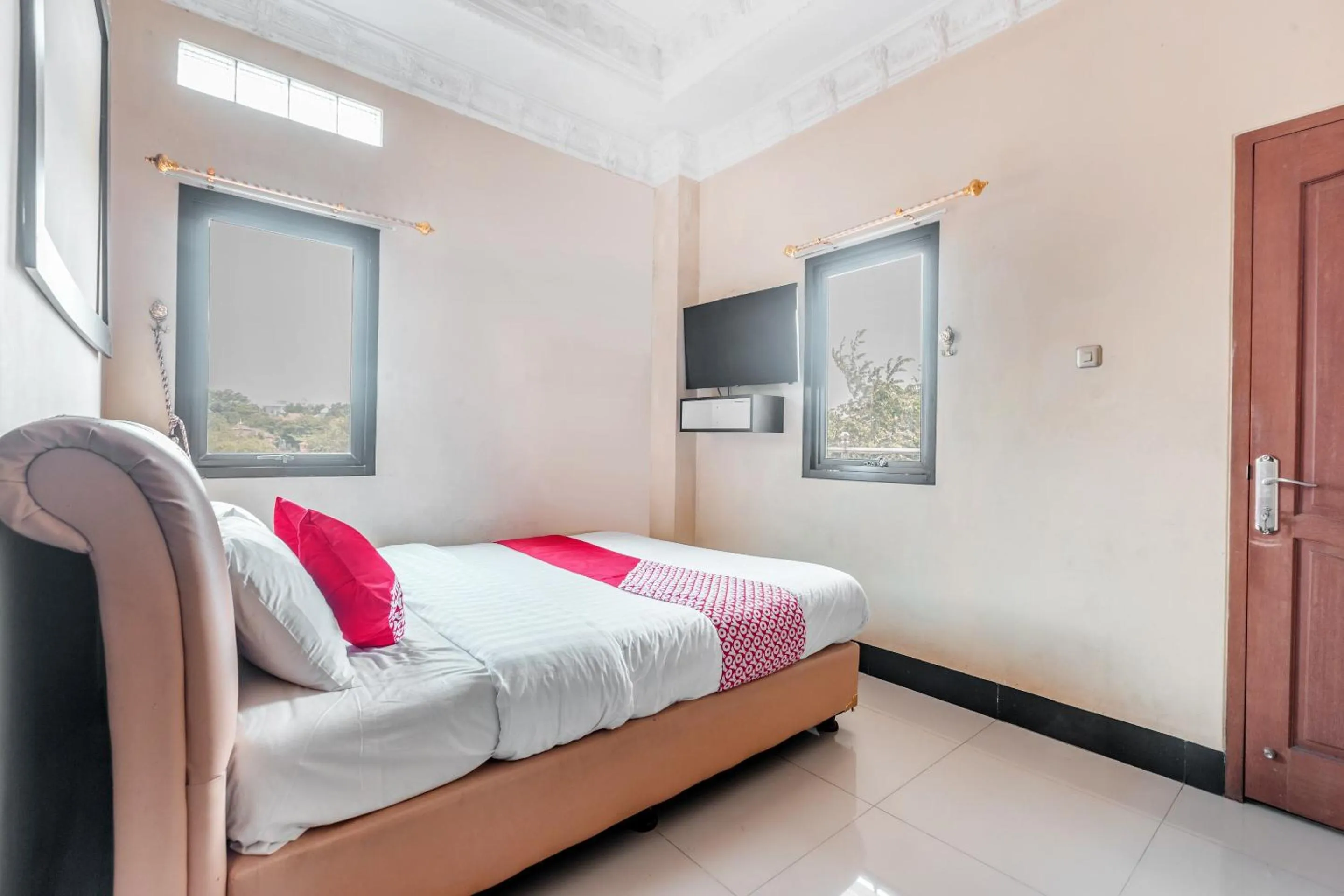 Bedroom in SUPER OYO 1640 Fallinda Hotel