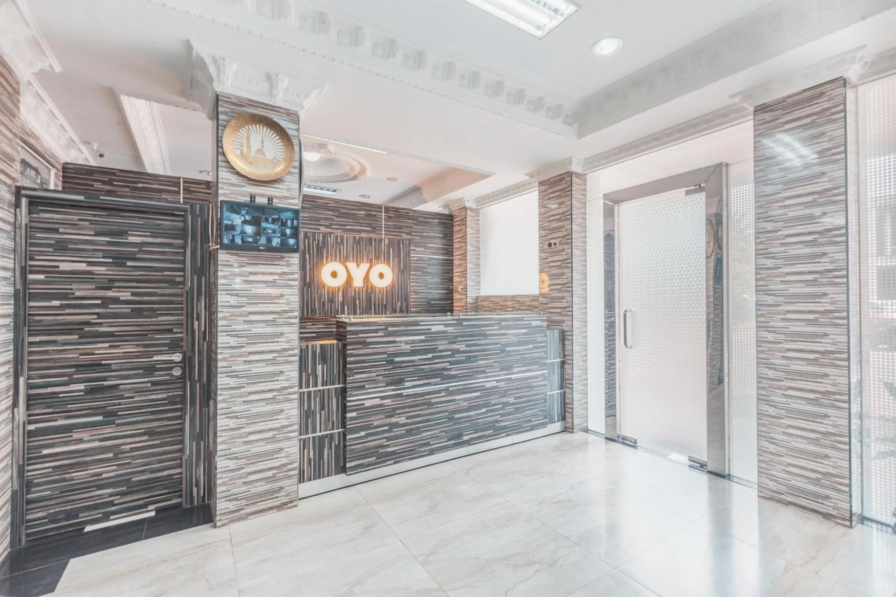 Lobby or reception in SUPER OYO 1640 Fallinda Hotel