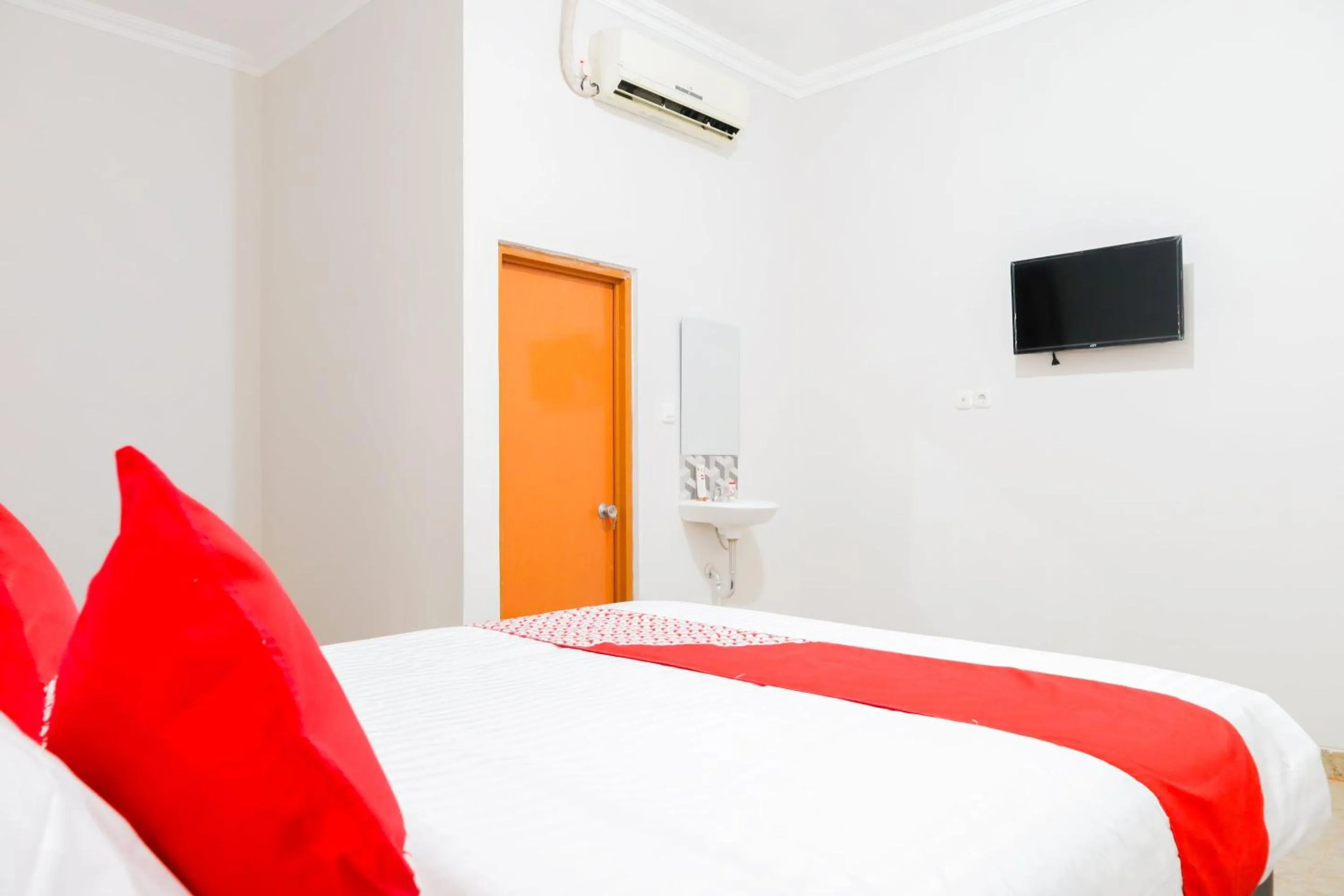 Bedroom, Bed in Hotel O Axl Residence