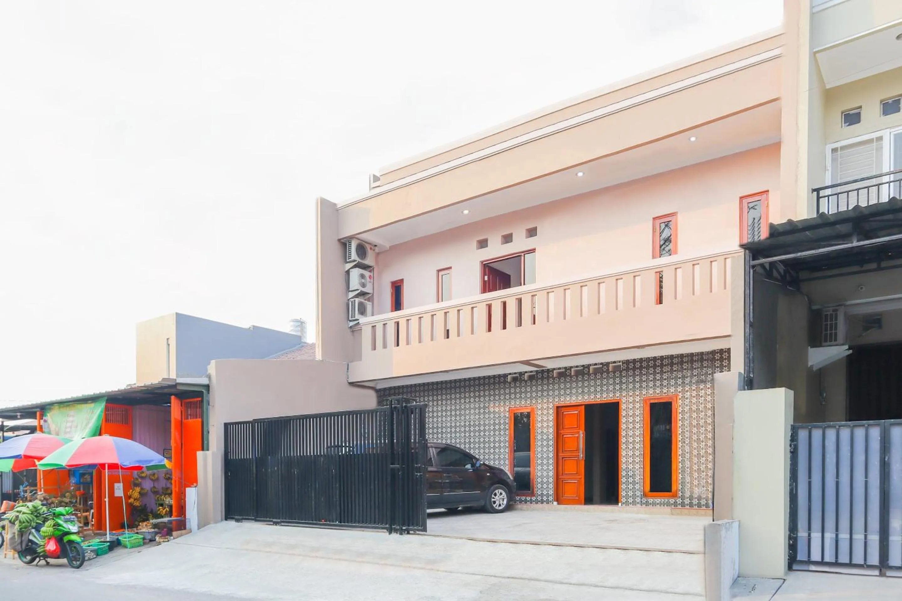 Facade/entrance in Hotel O Axl Residence