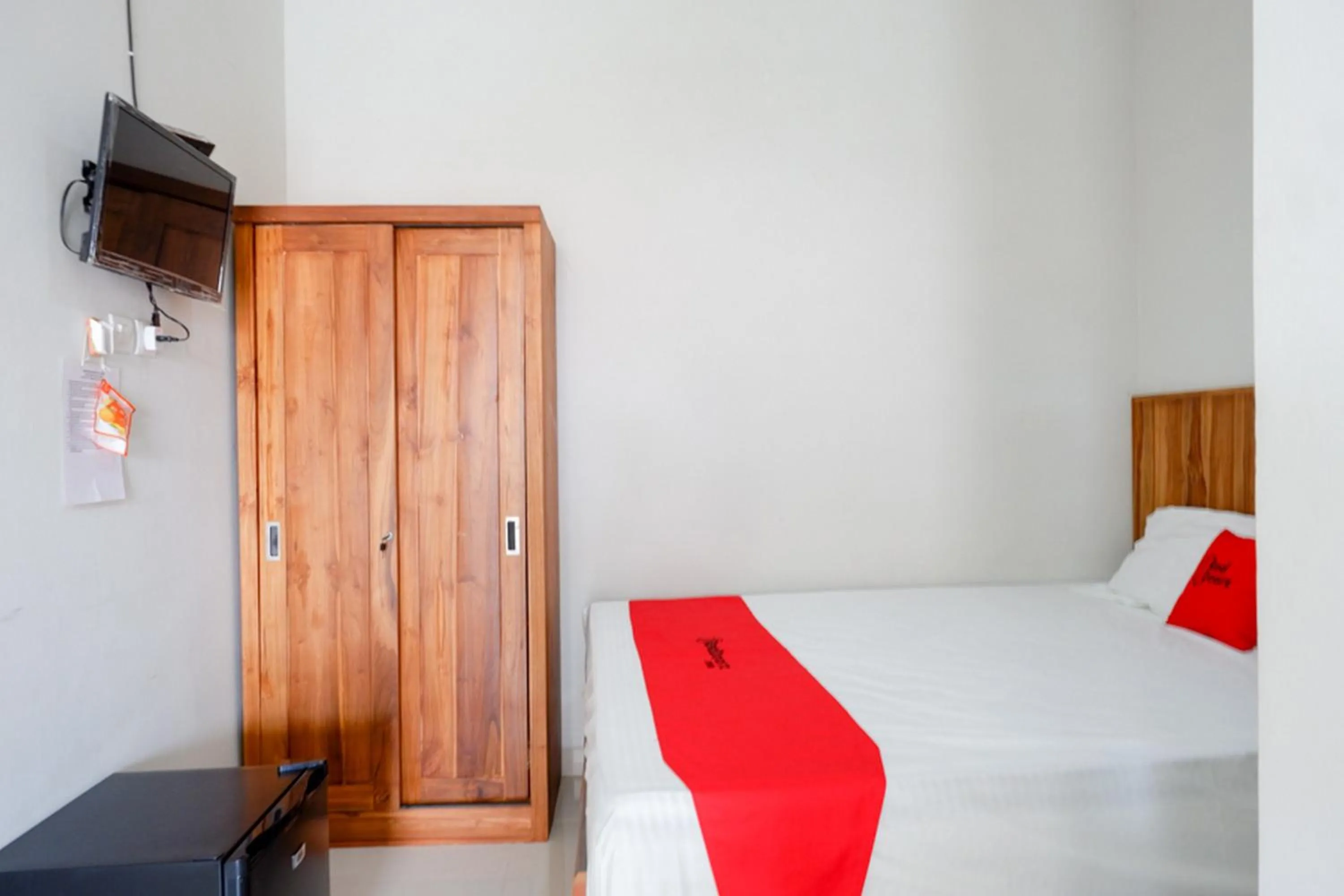 Bed in RedDoorz Plus Syariah near Stasiun Tegal 2