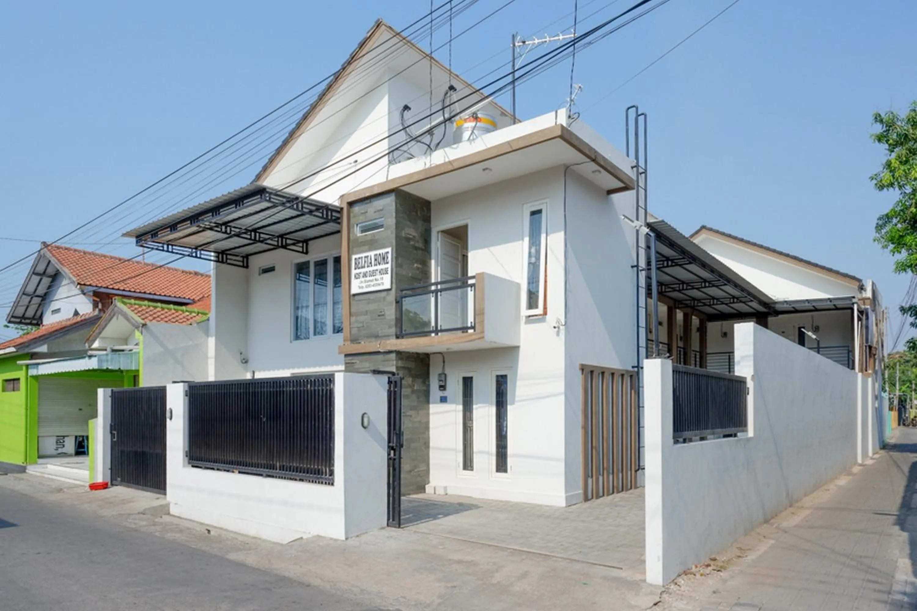 Property building in RedDoorz Plus Syariah near Stasiun Tegal 2