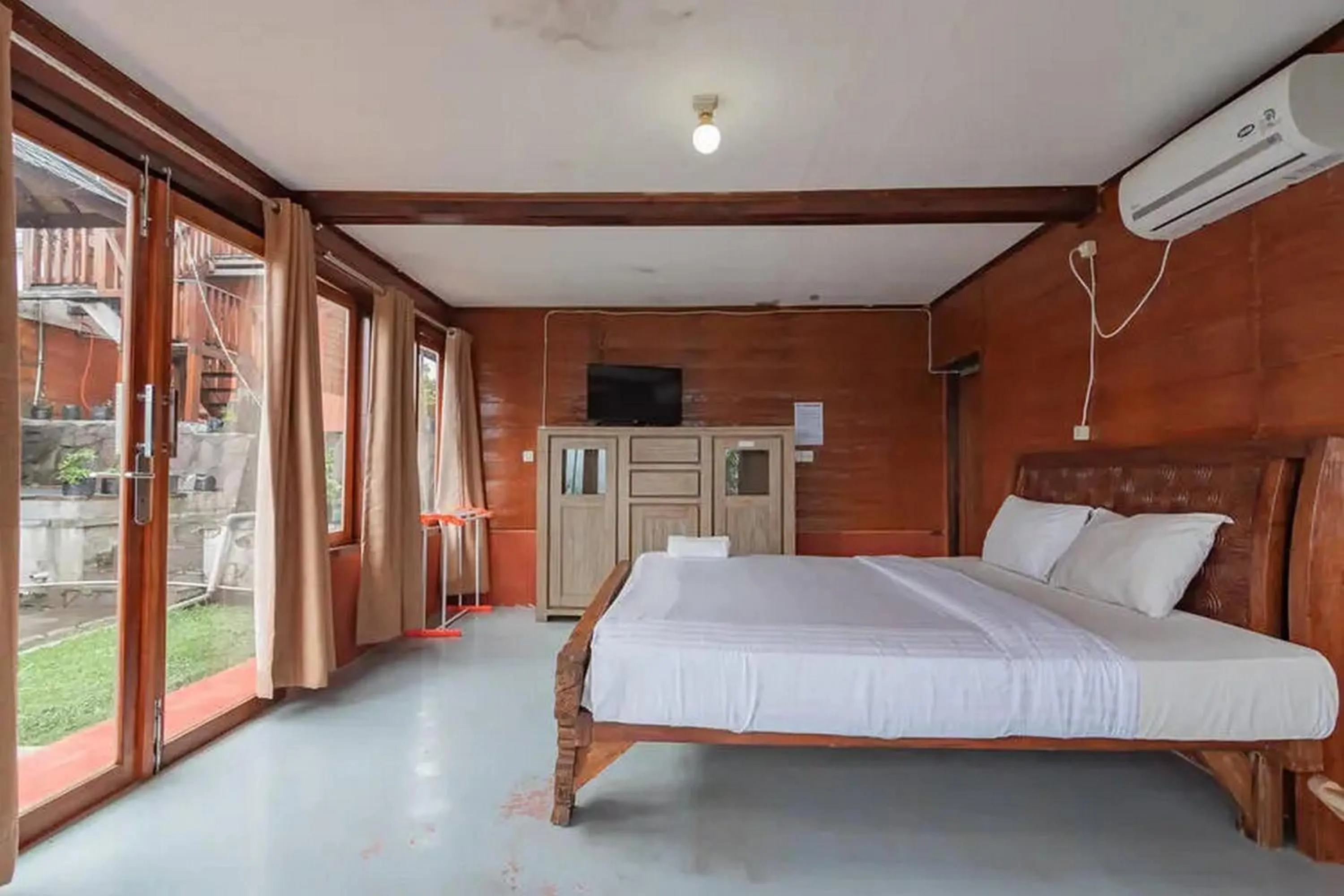 Bedroom, Bed in Kanaka Residence Mitra RedDoorz