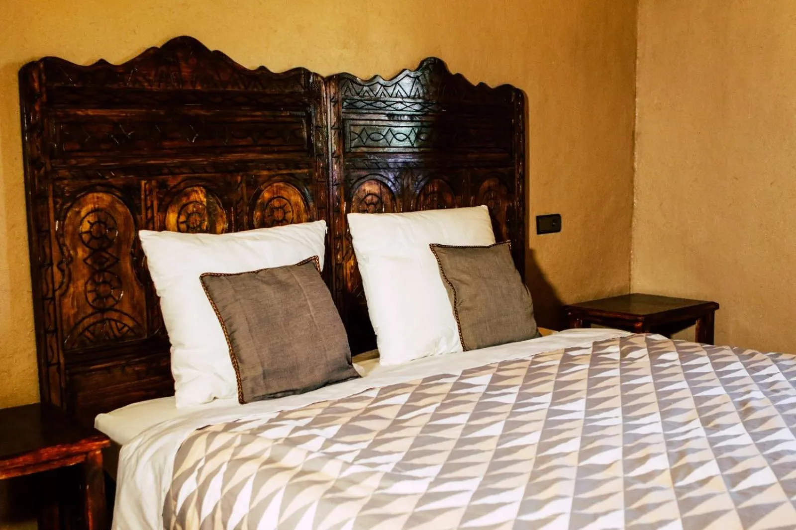 Bed in Riad Caravasar