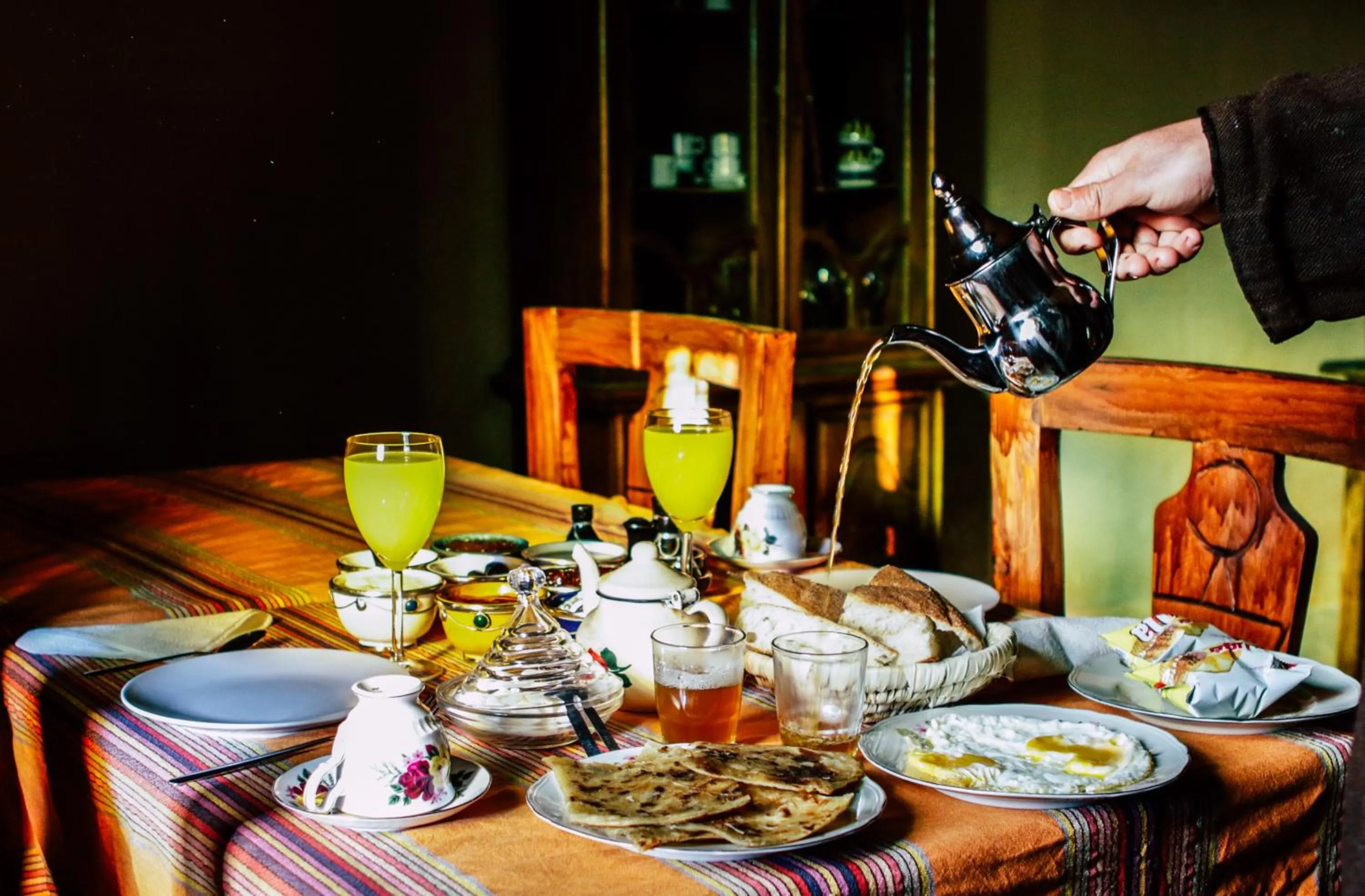 Restaurant/places to eat in Riad Caravasar