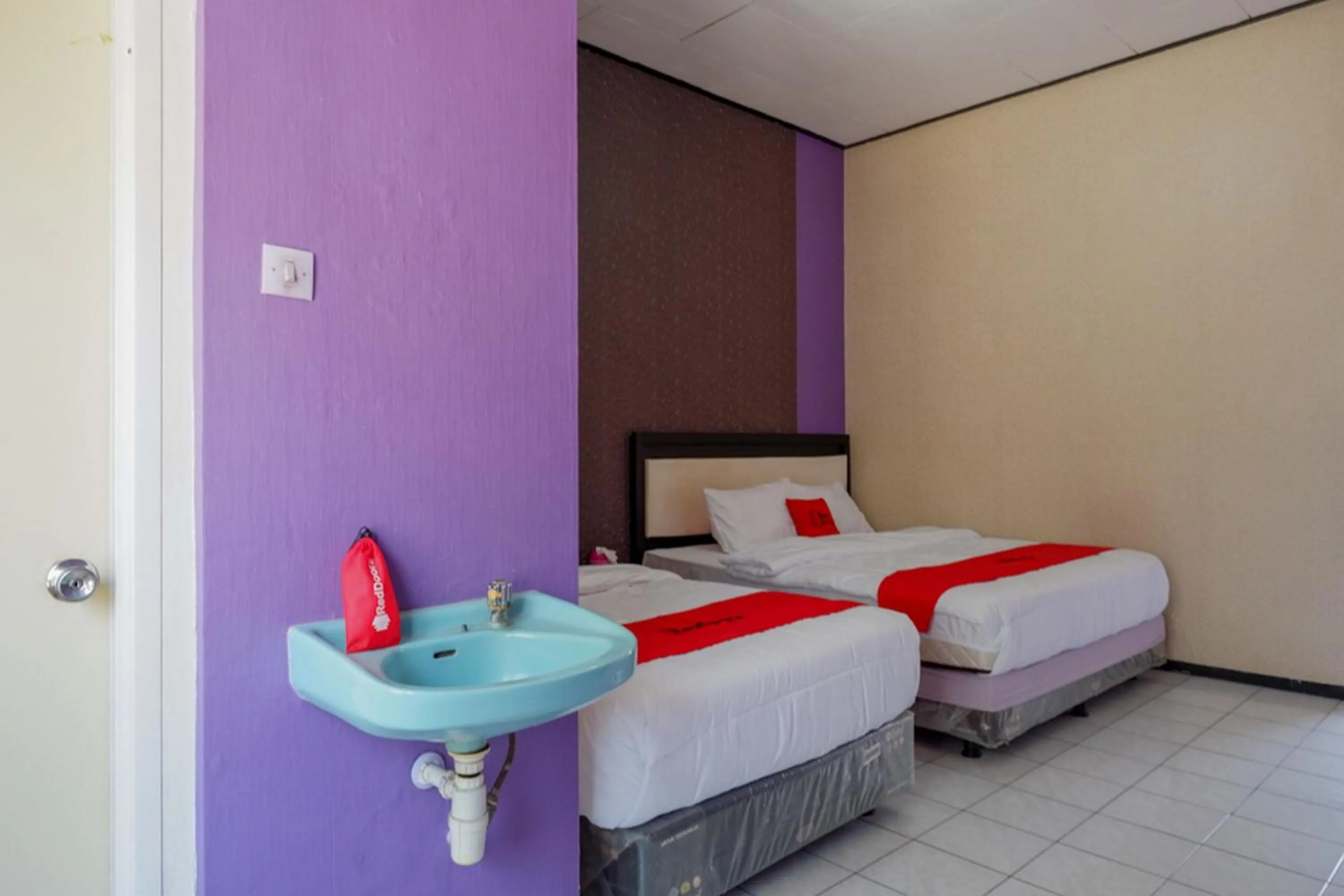 Bedroom, Bed in RedDoorz near Stasiun Kebumen