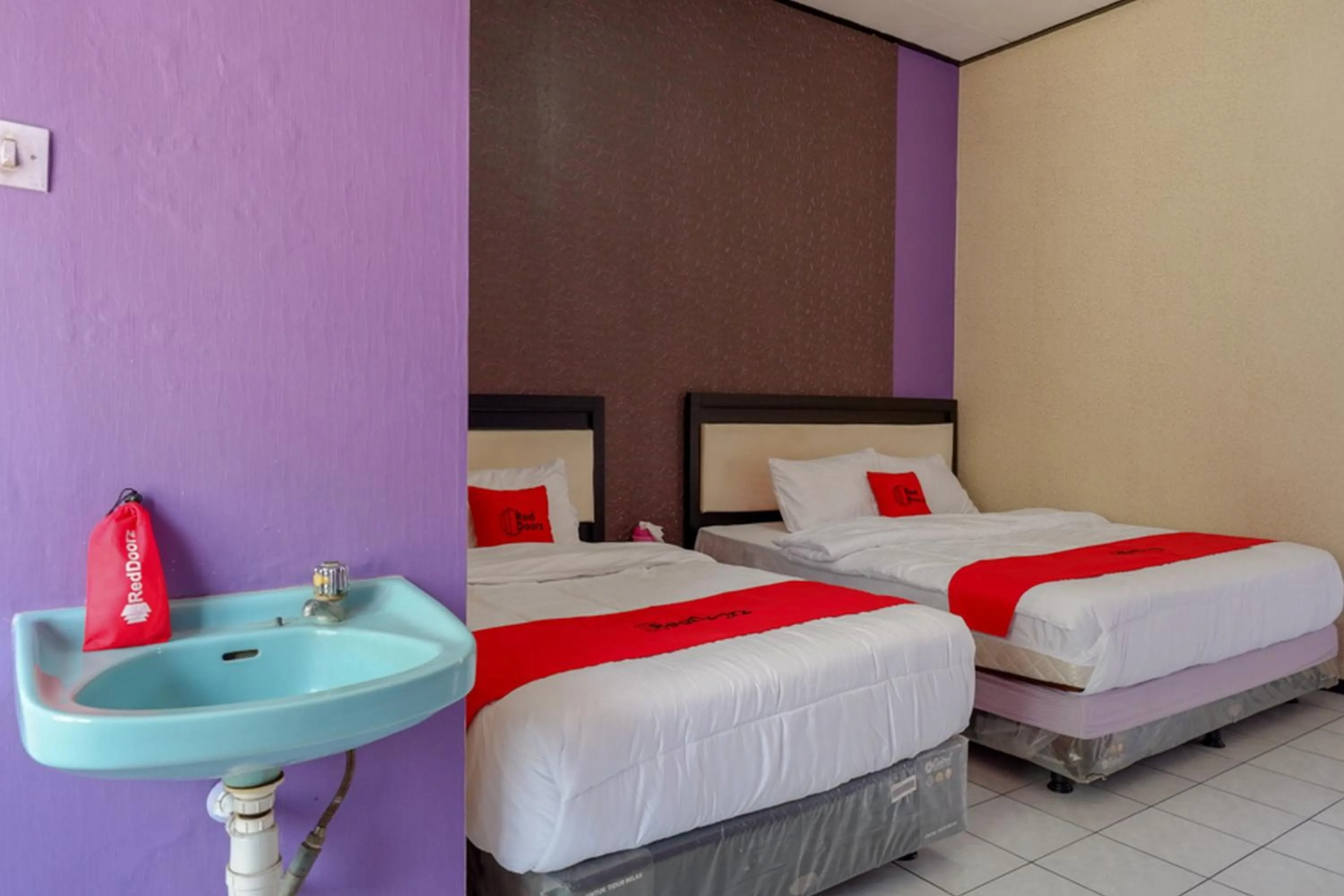 Bedroom, Bed in RedDoorz near Stasiun Kebumen