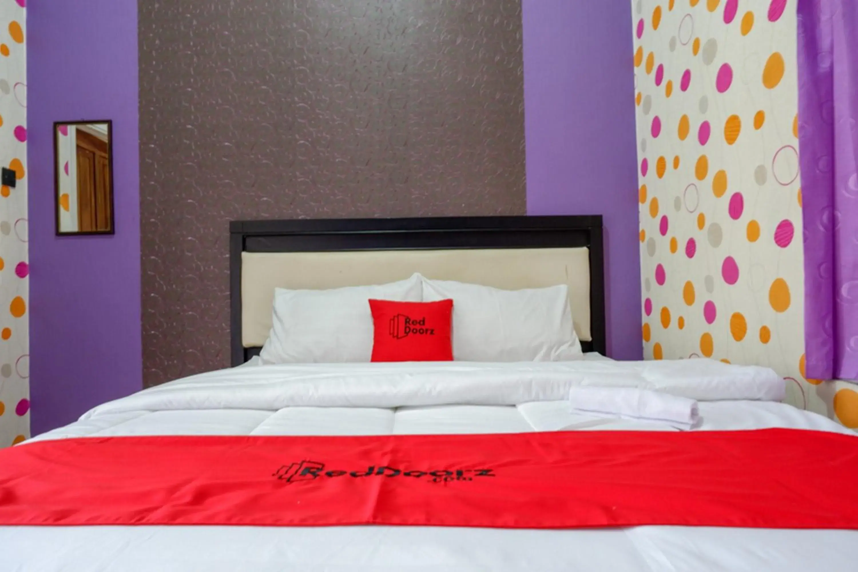 Standard Double Room in RedDoorz near Stasiun Kebumen Standard Double Room in RedDoorz near Stasiun Kebumen