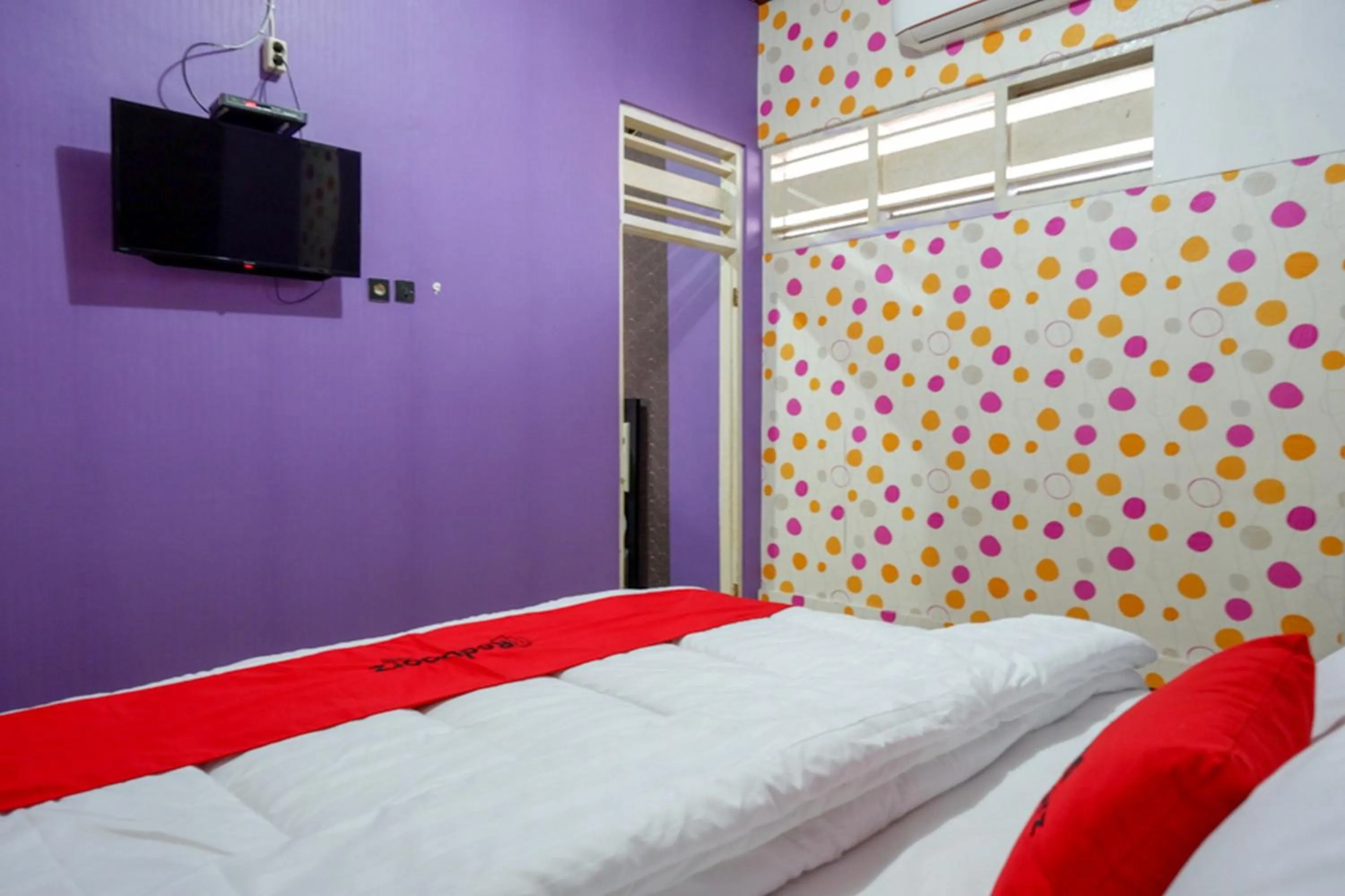 Bedroom, Bed in RedDoorz near Stasiun Kebumen