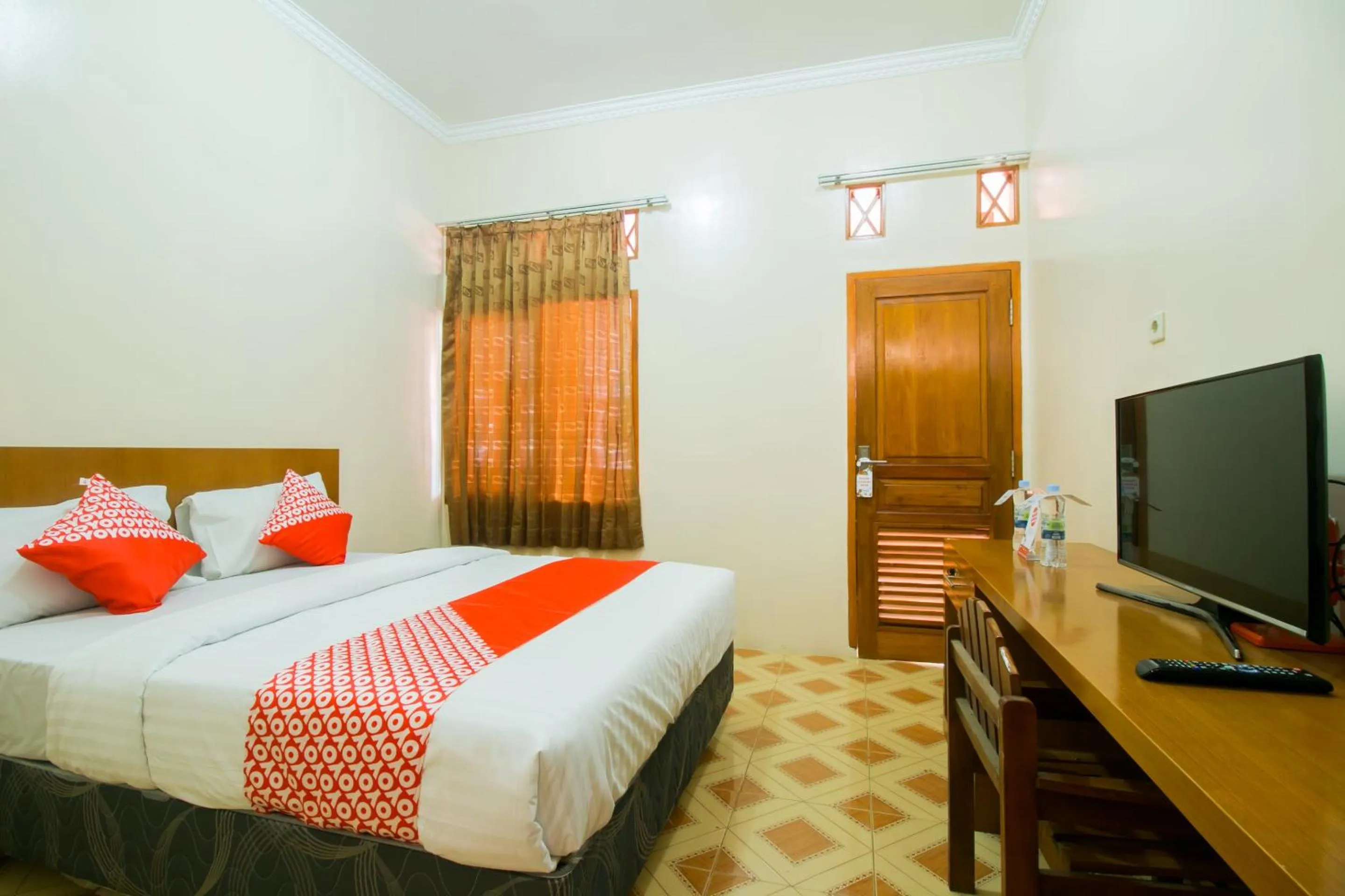 Bedroom, Bed in Hotel O Edotel Smkn 1 Pacet Syariah