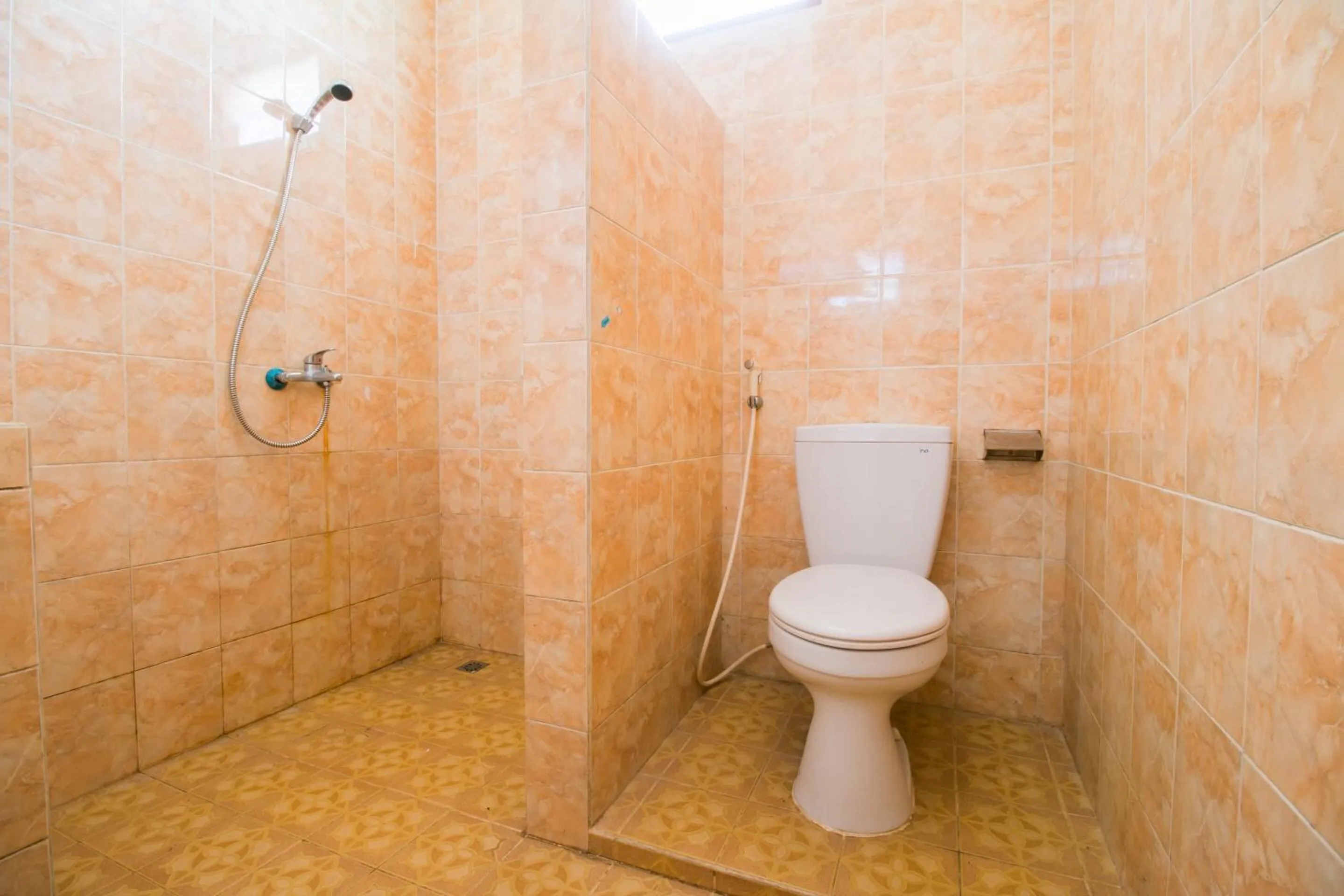 Bathroom in Hotel O Edotel Smkn 1 Pacet Syariah