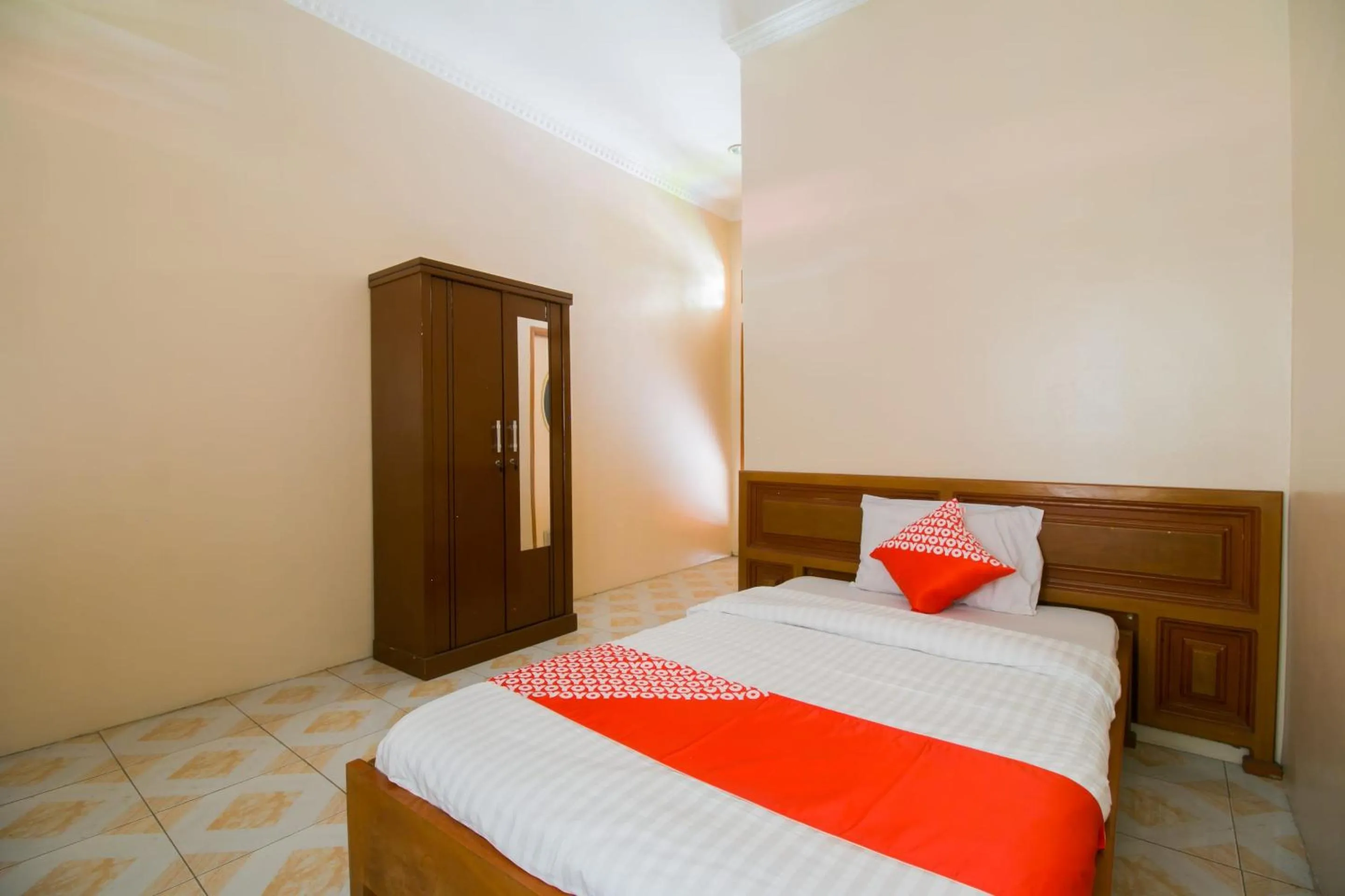 Bedroom, Bed in Hotel O Edotel Smkn 1 Pacet Syariah