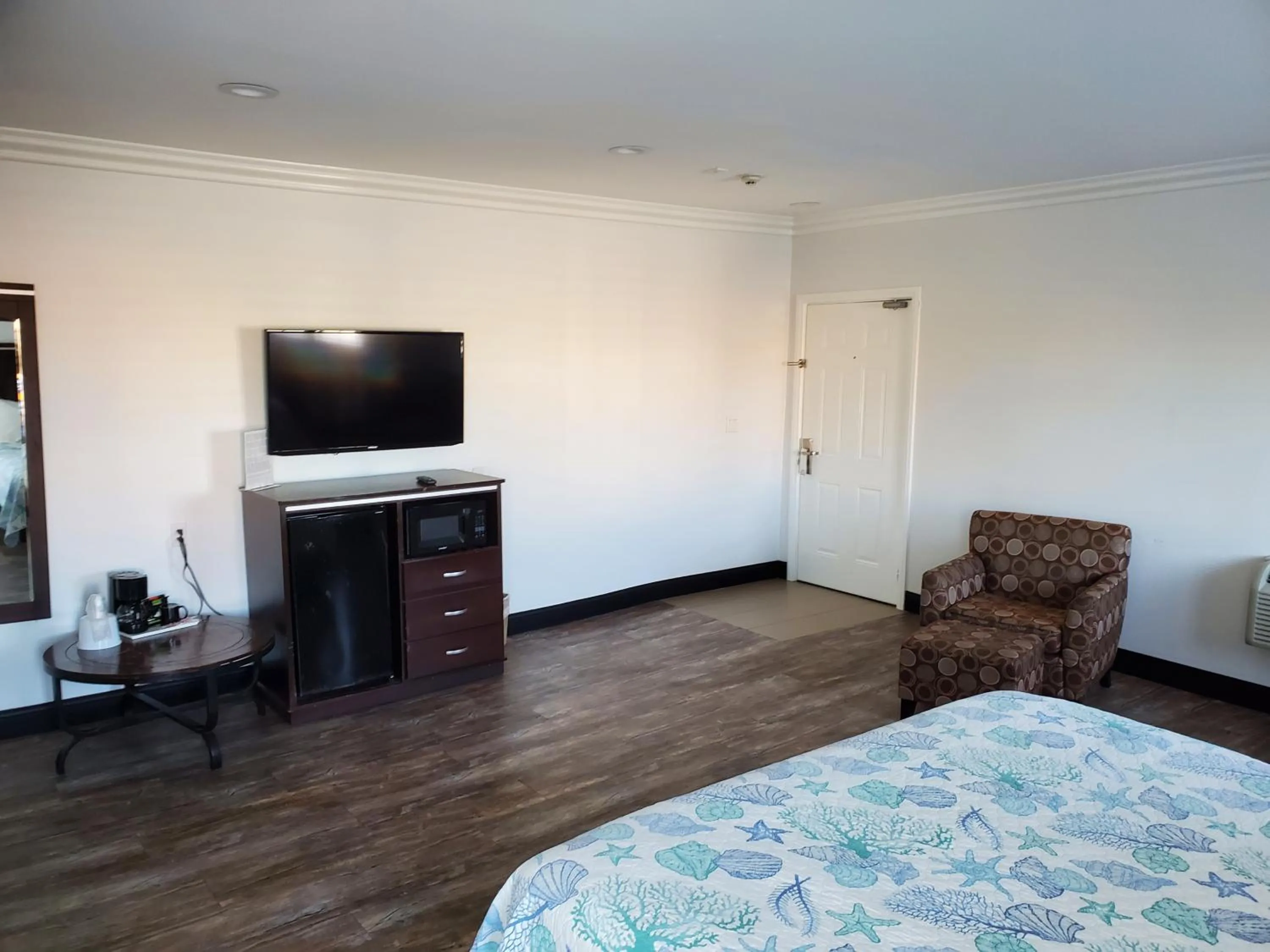 TV and multimedia, Bed in Ocean Surf Inn & Suites
