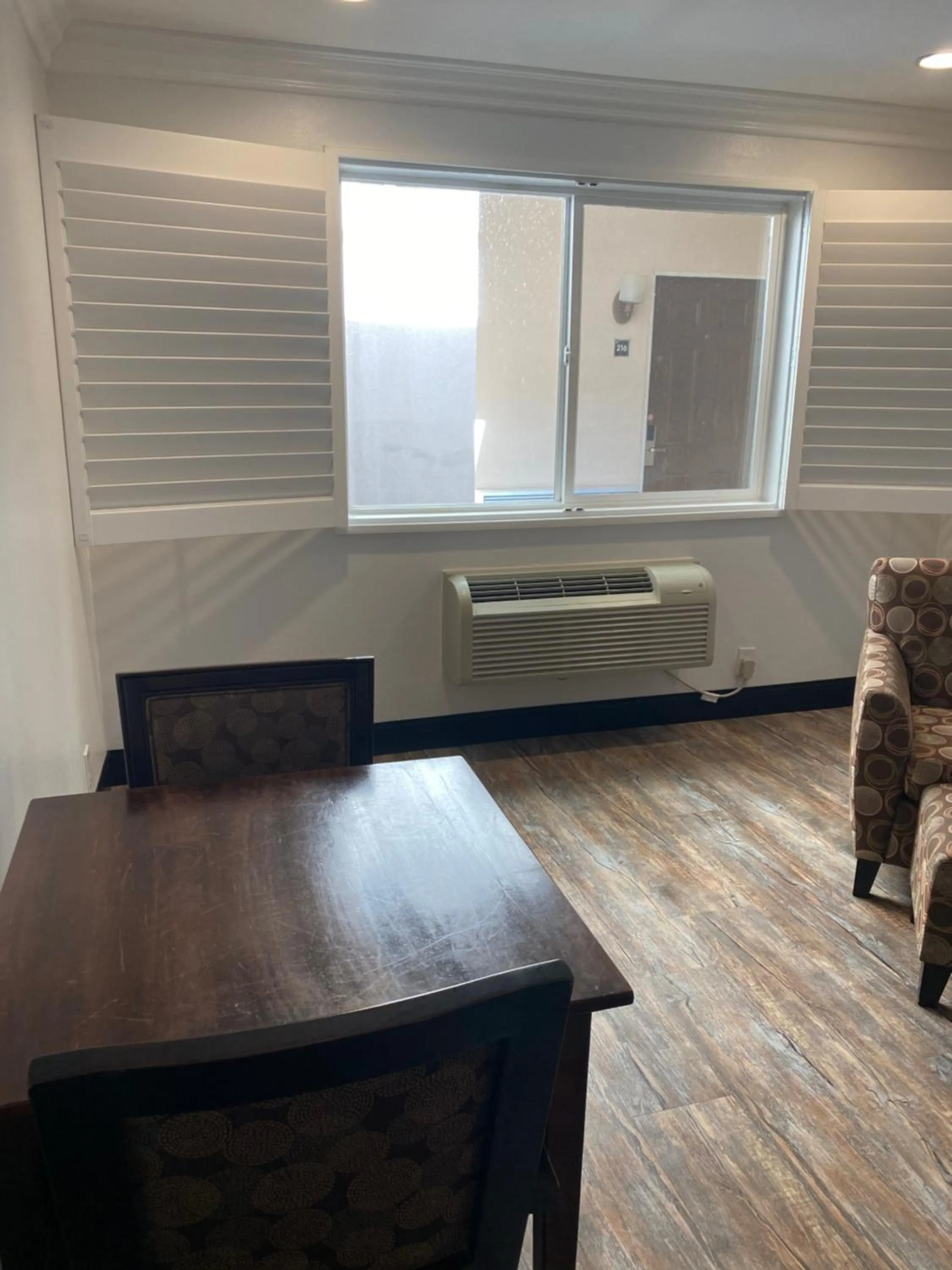 Seating area in Ocean Surf Inn & Suites